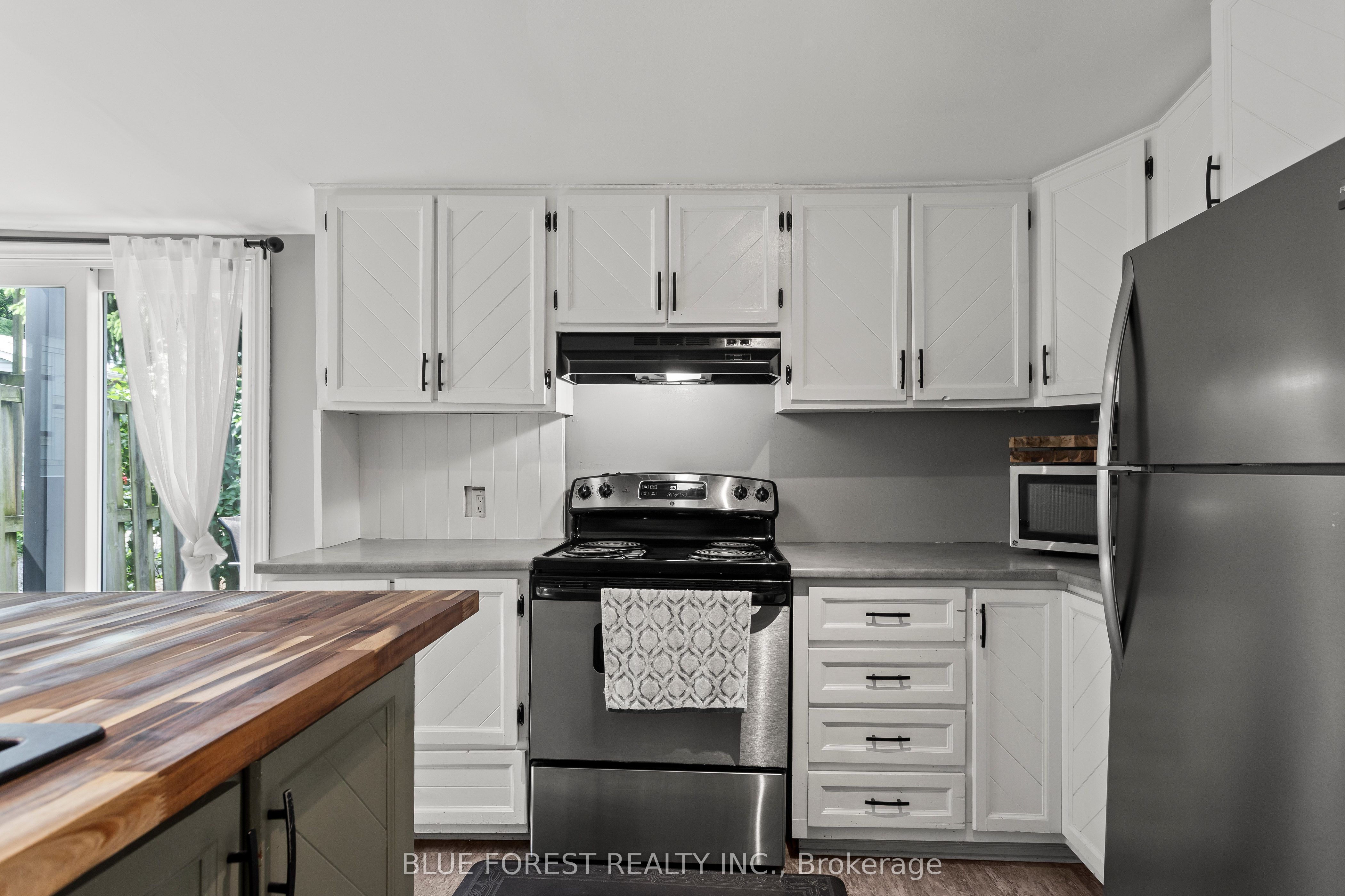 832 Queens Avenue Property Photo 8