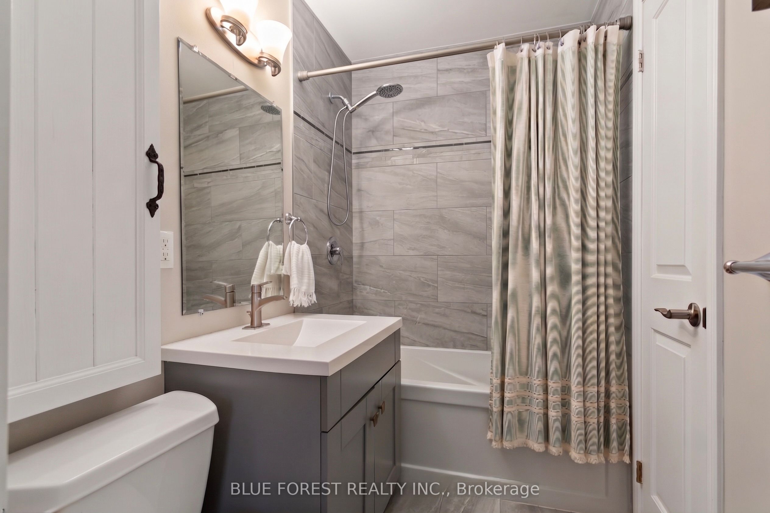 832 Queens Avenue Property Photo 16