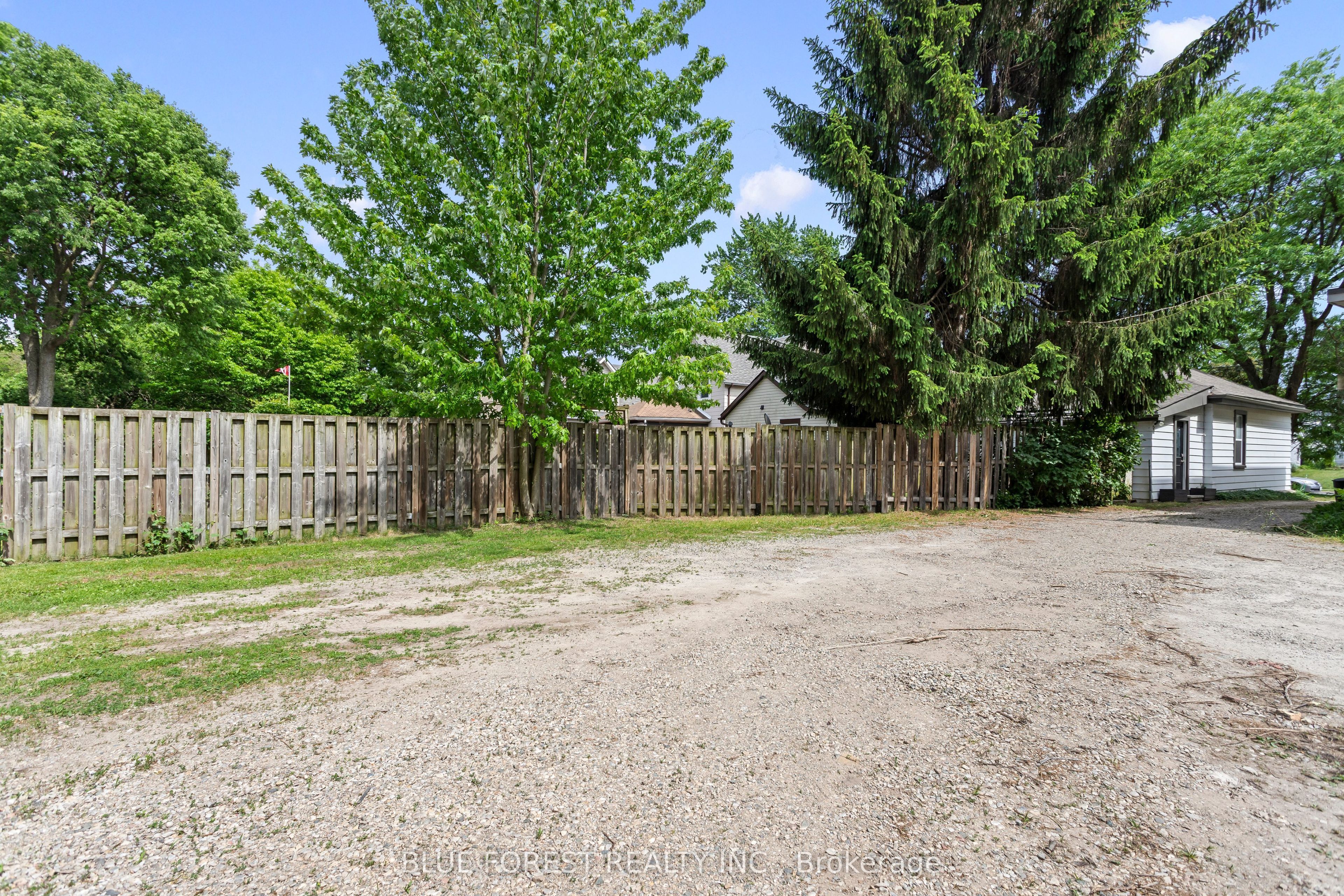 832 Queens Avenue Property Photo 26