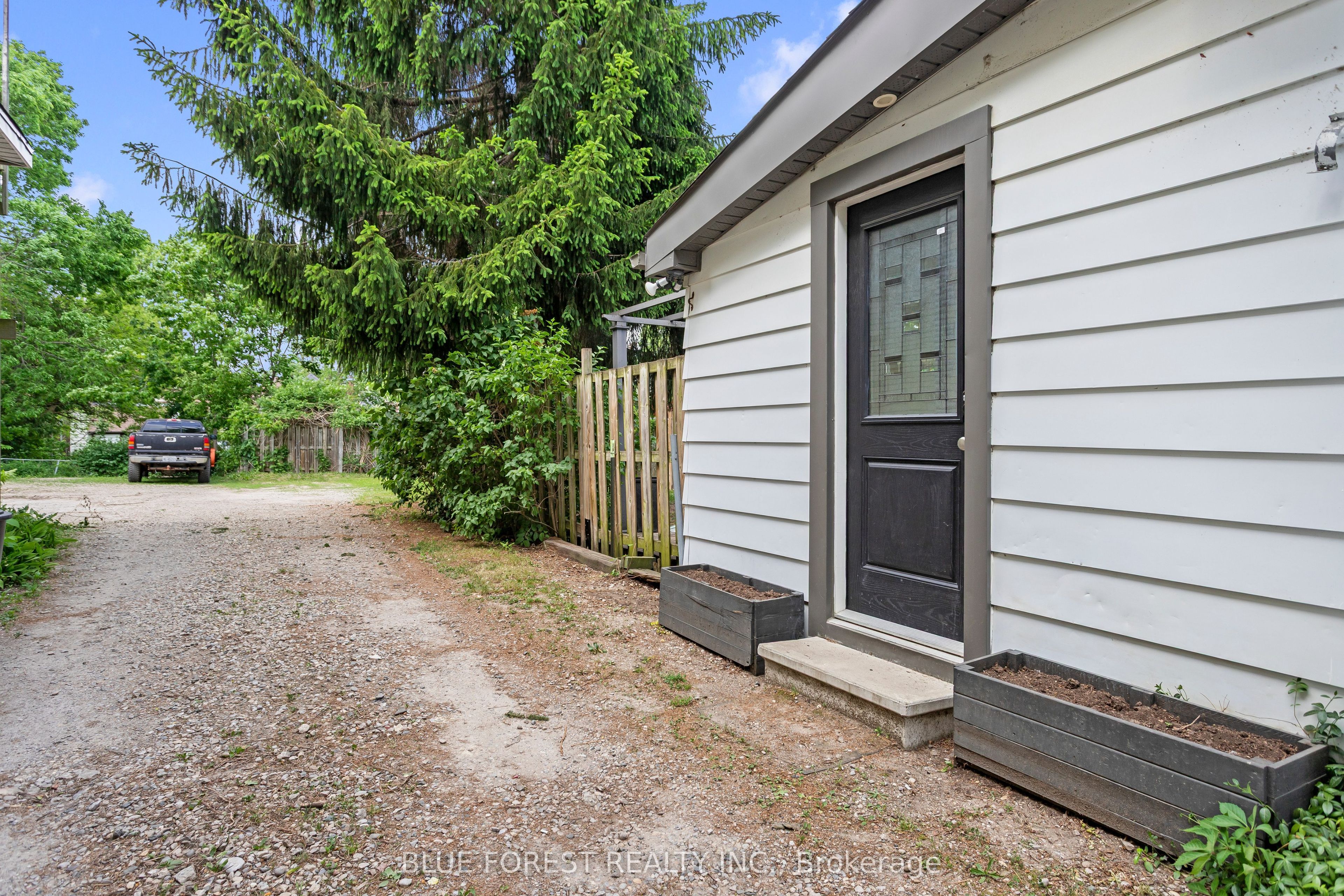 832 Queens Avenue Property Photo 28