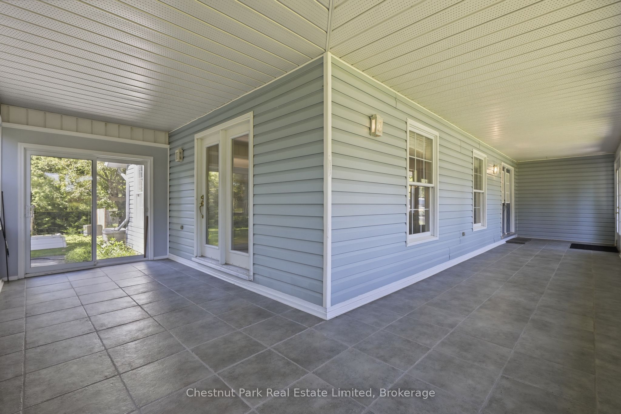 18 Carriage Lane Property Photo 4