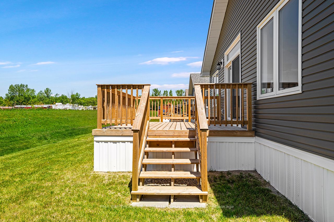 21 Bluffs View Boulevard Property Photo 5