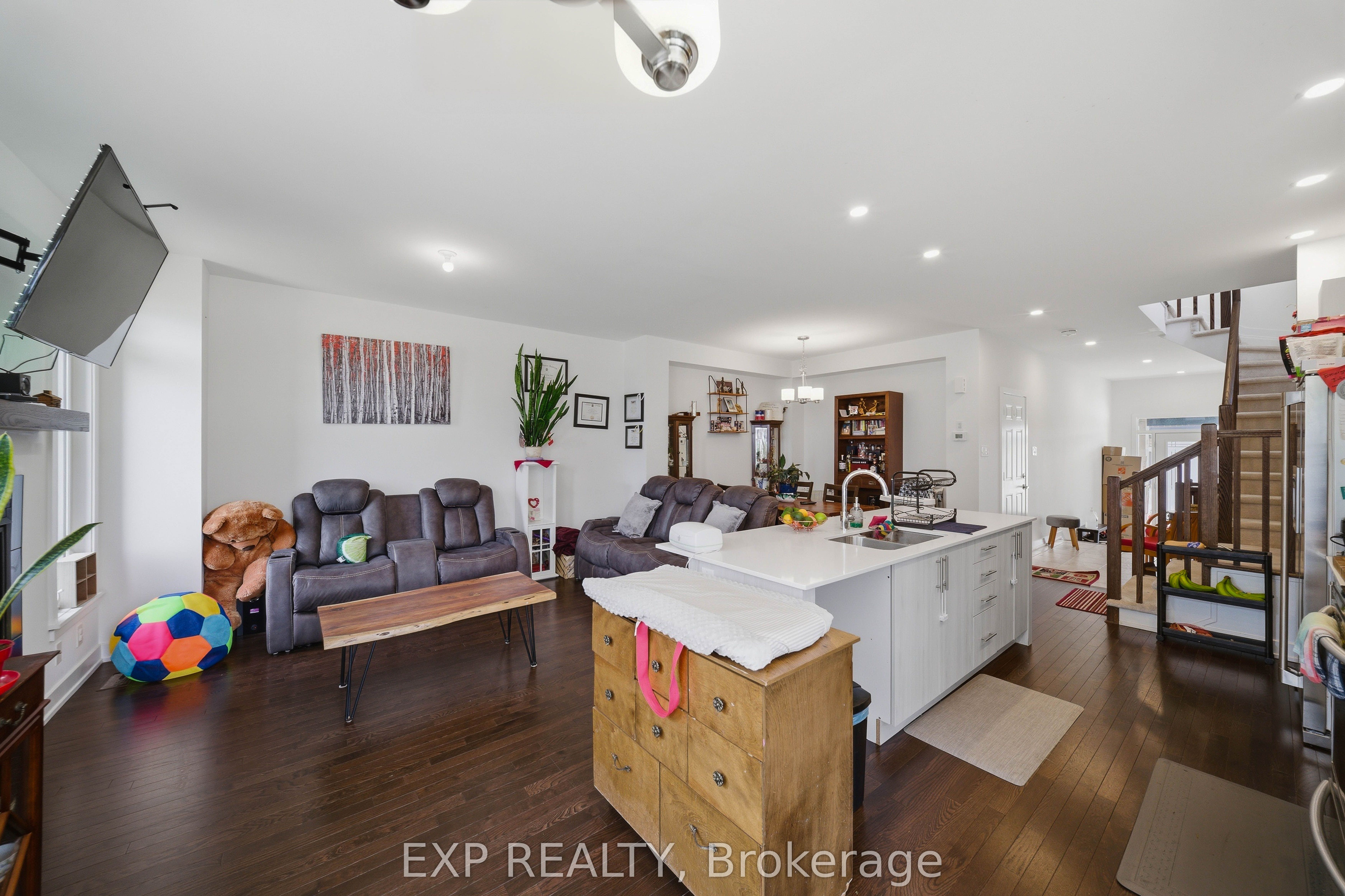 51 Robusta Lane Property Photo 8