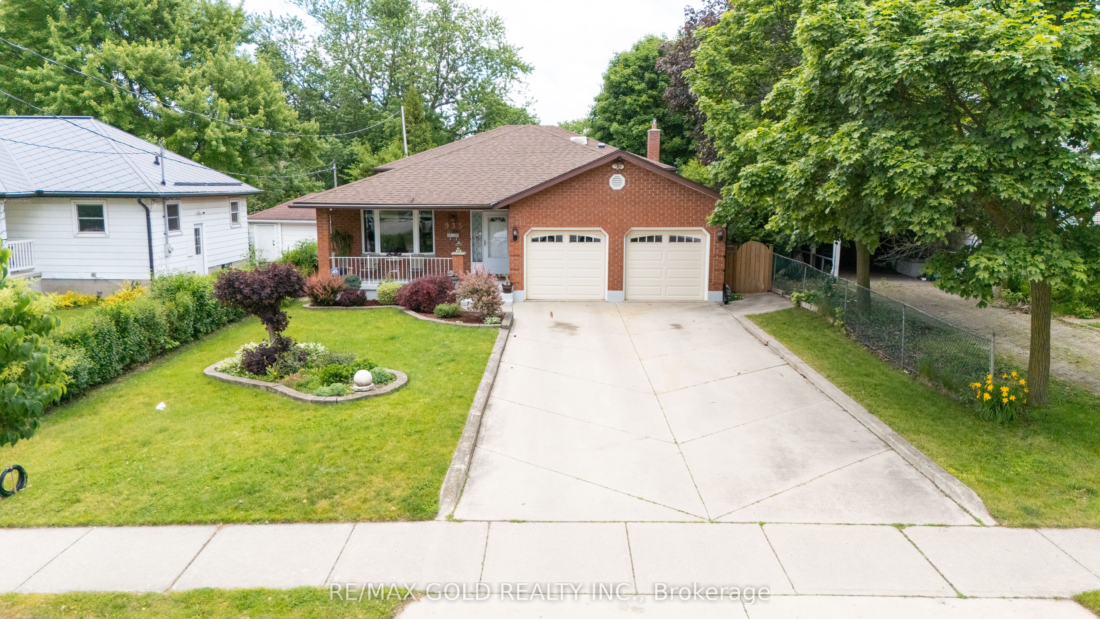 935 Willow Drive Property Photo 1