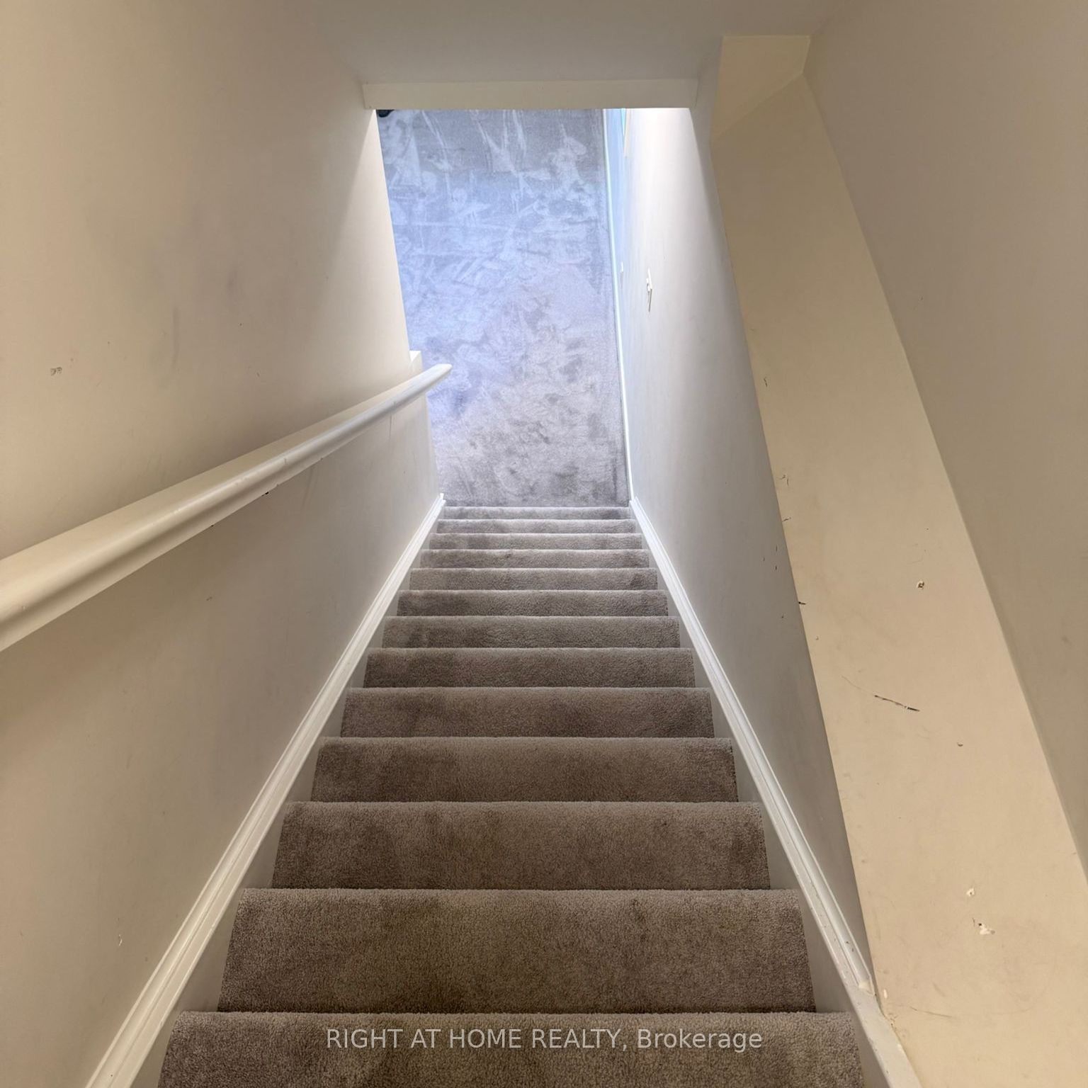 961 Deveron Crescent Property Photo 1