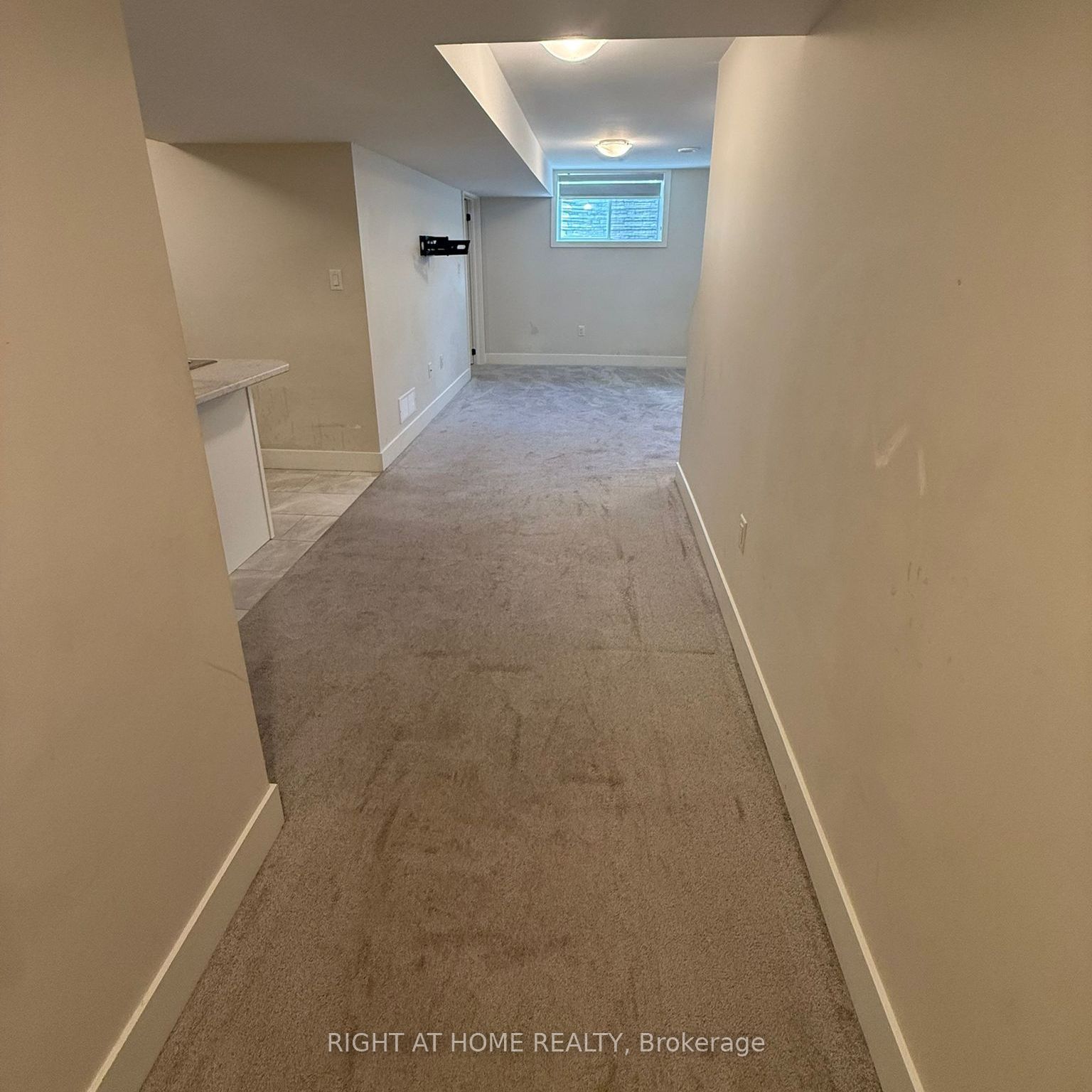 961 Deveron Crescent Property Photo 3