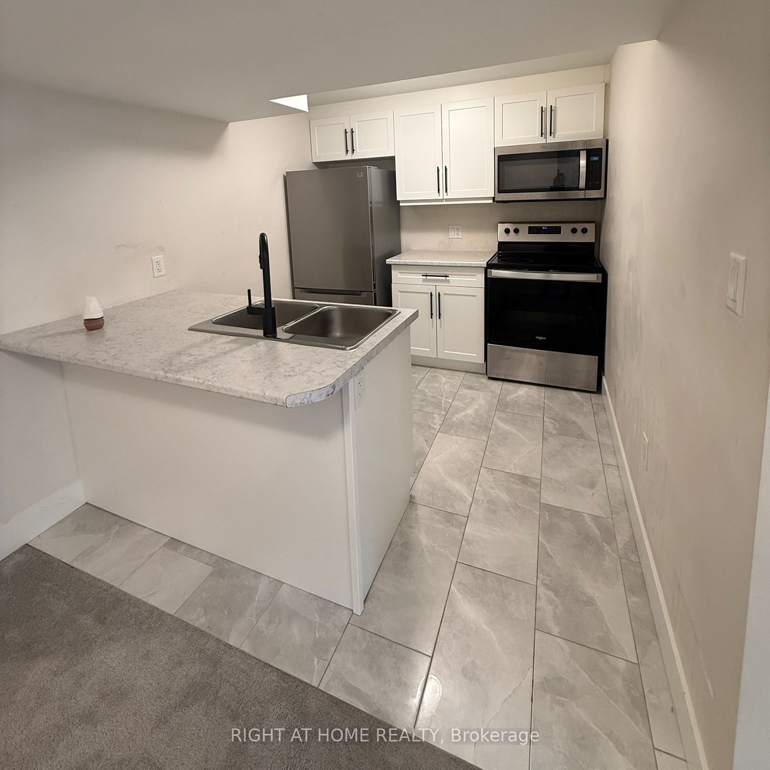 961 Deveron Crescent Property Photo 4