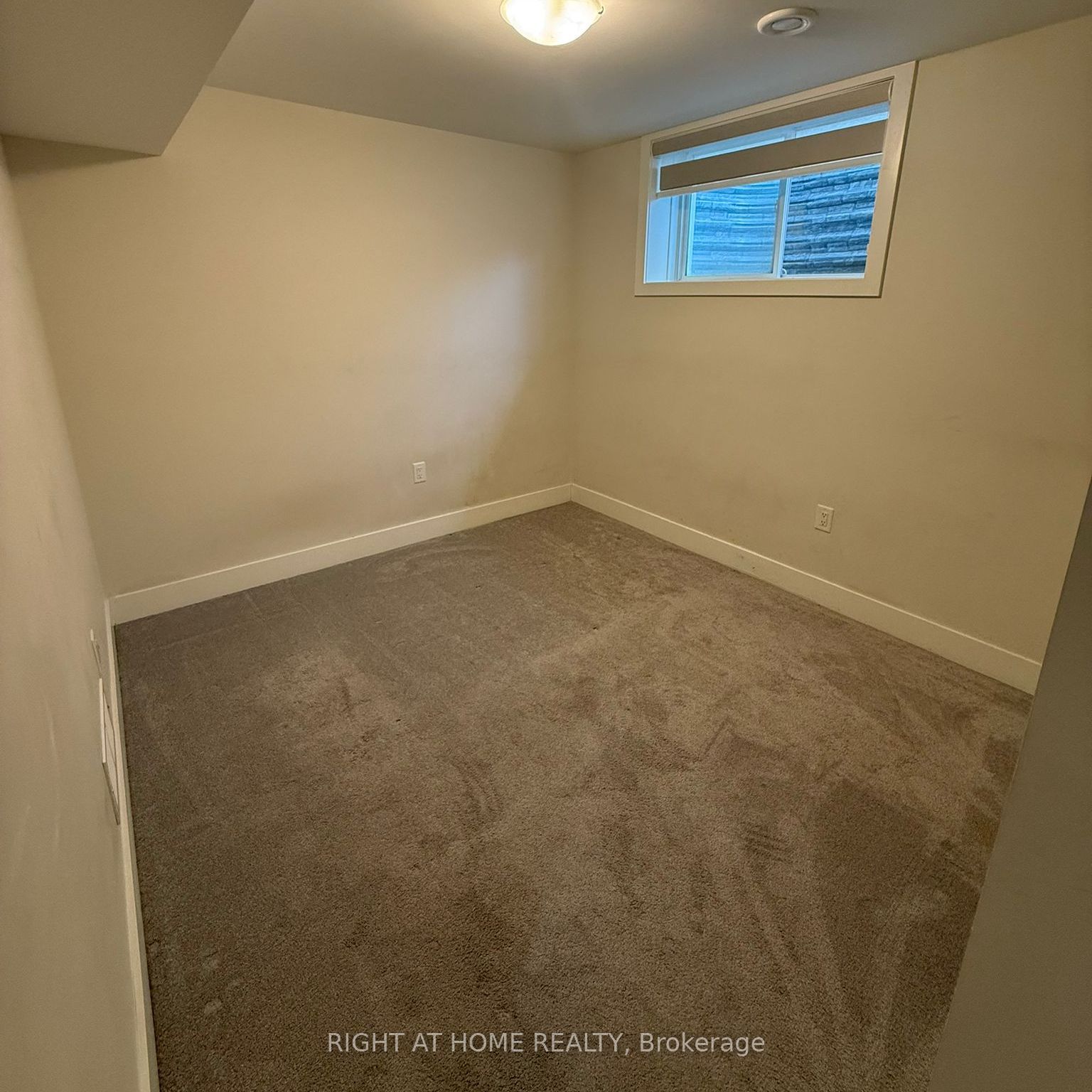 961 Deveron Crescent Property Photo 7
