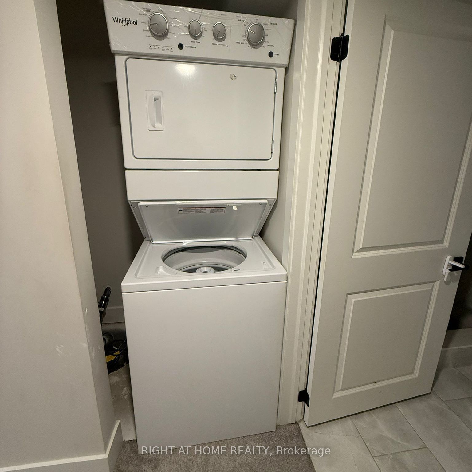 961 Deveron Crescent Property Photo 9