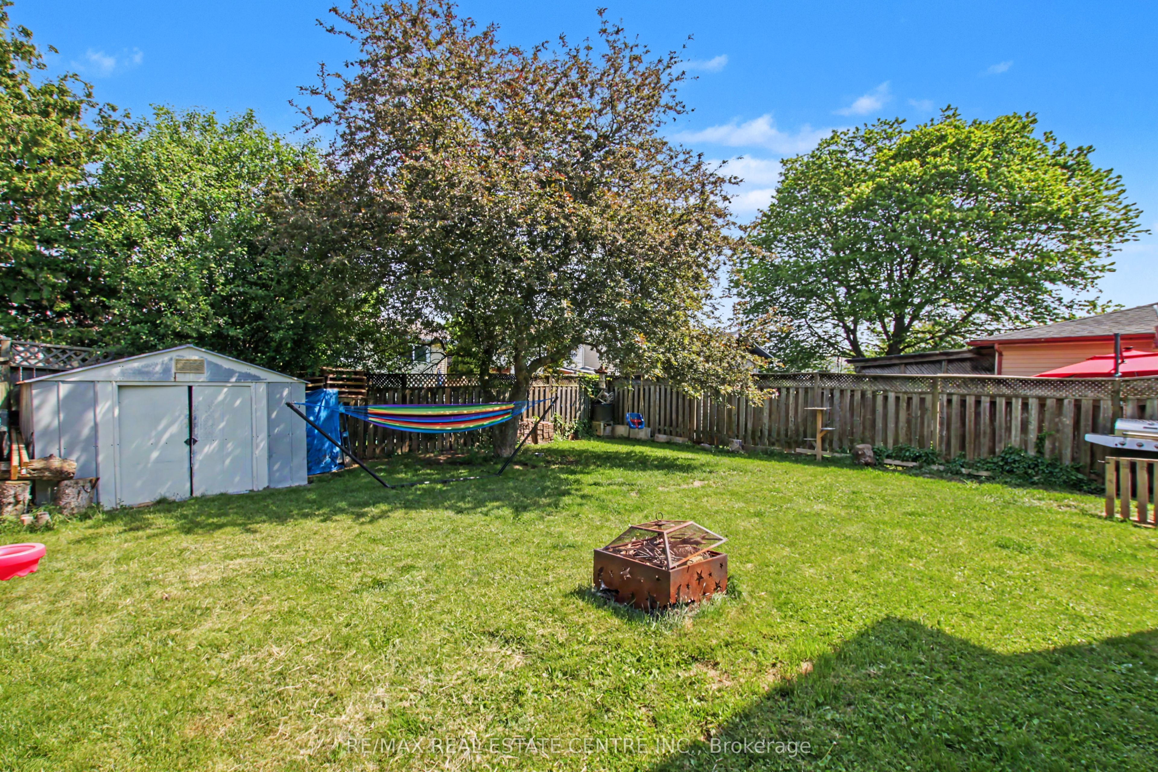 17 Hallmark Street Property Photo 33