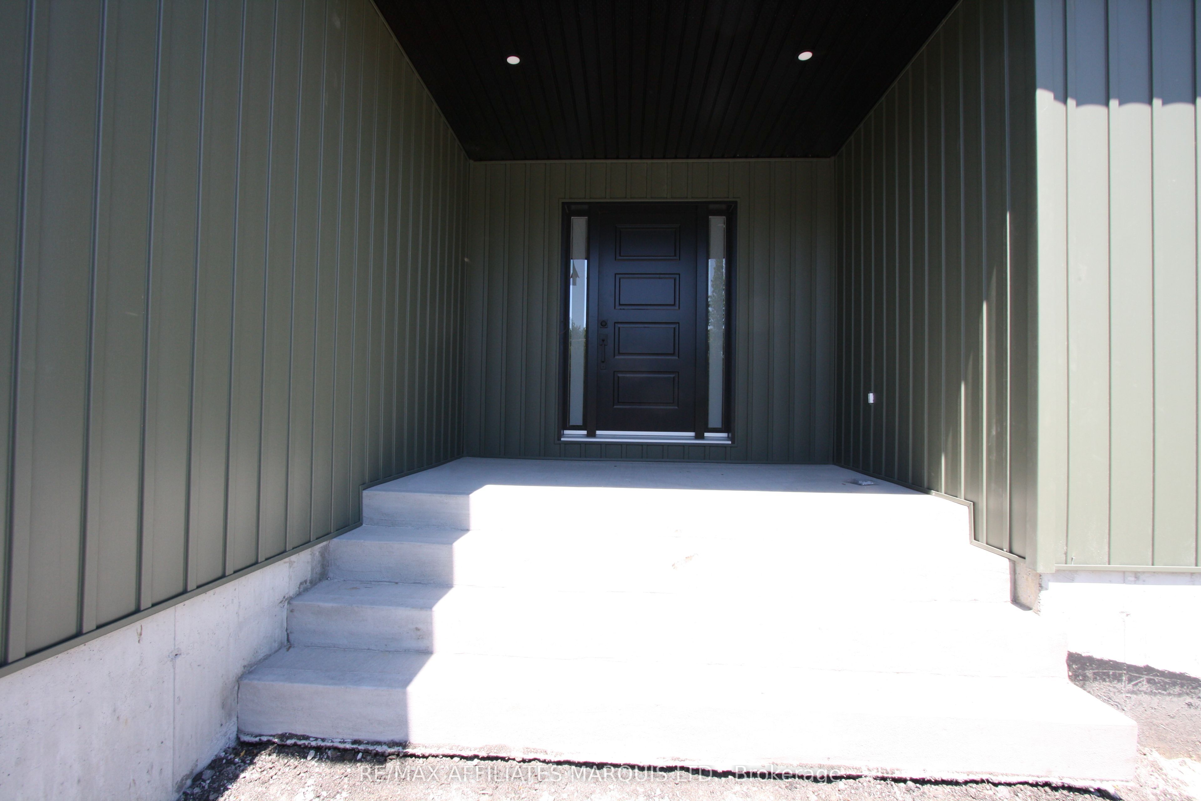 21477 Macgregor Drive Property Photo 9