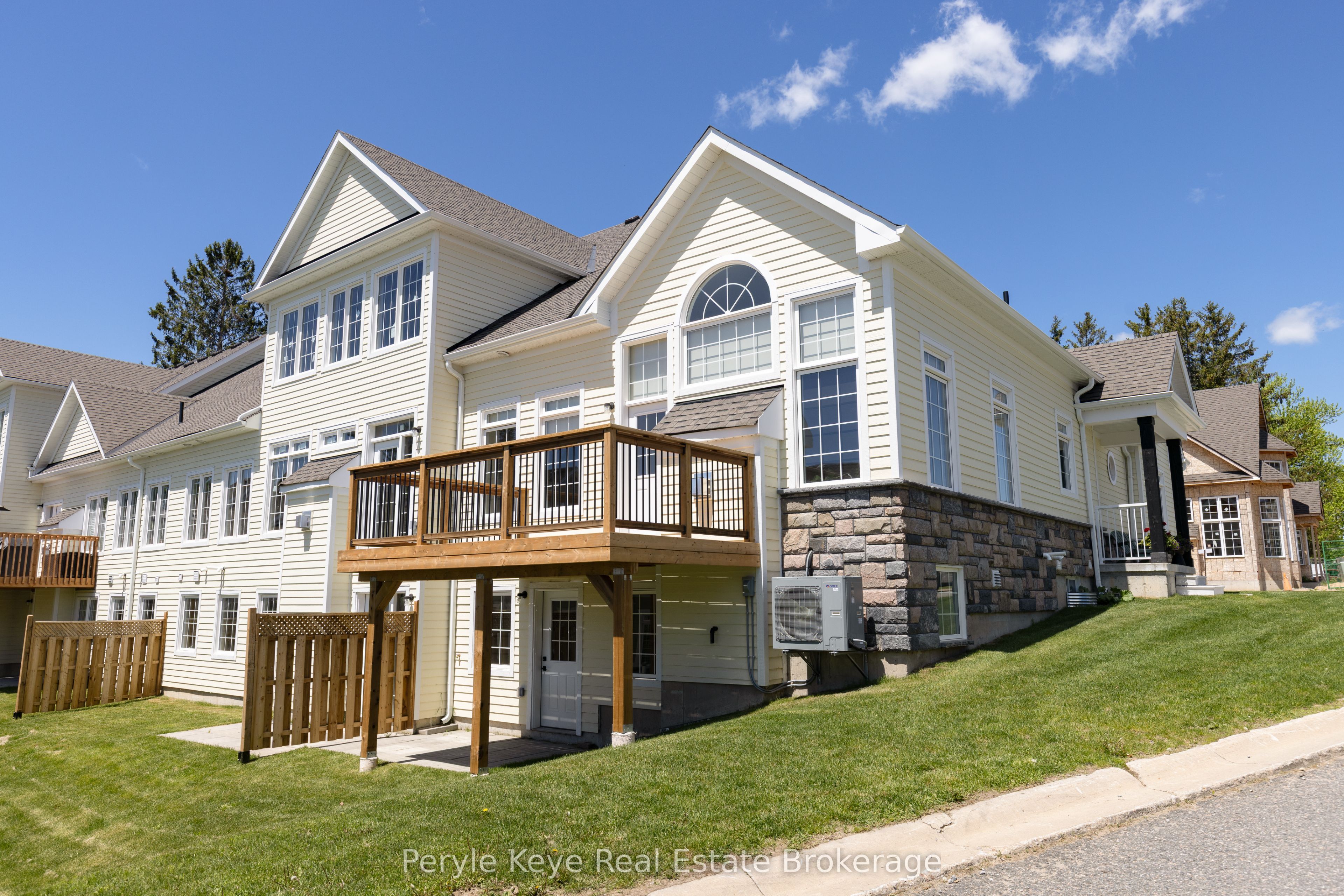 2 Leeds Court Property Photo 42