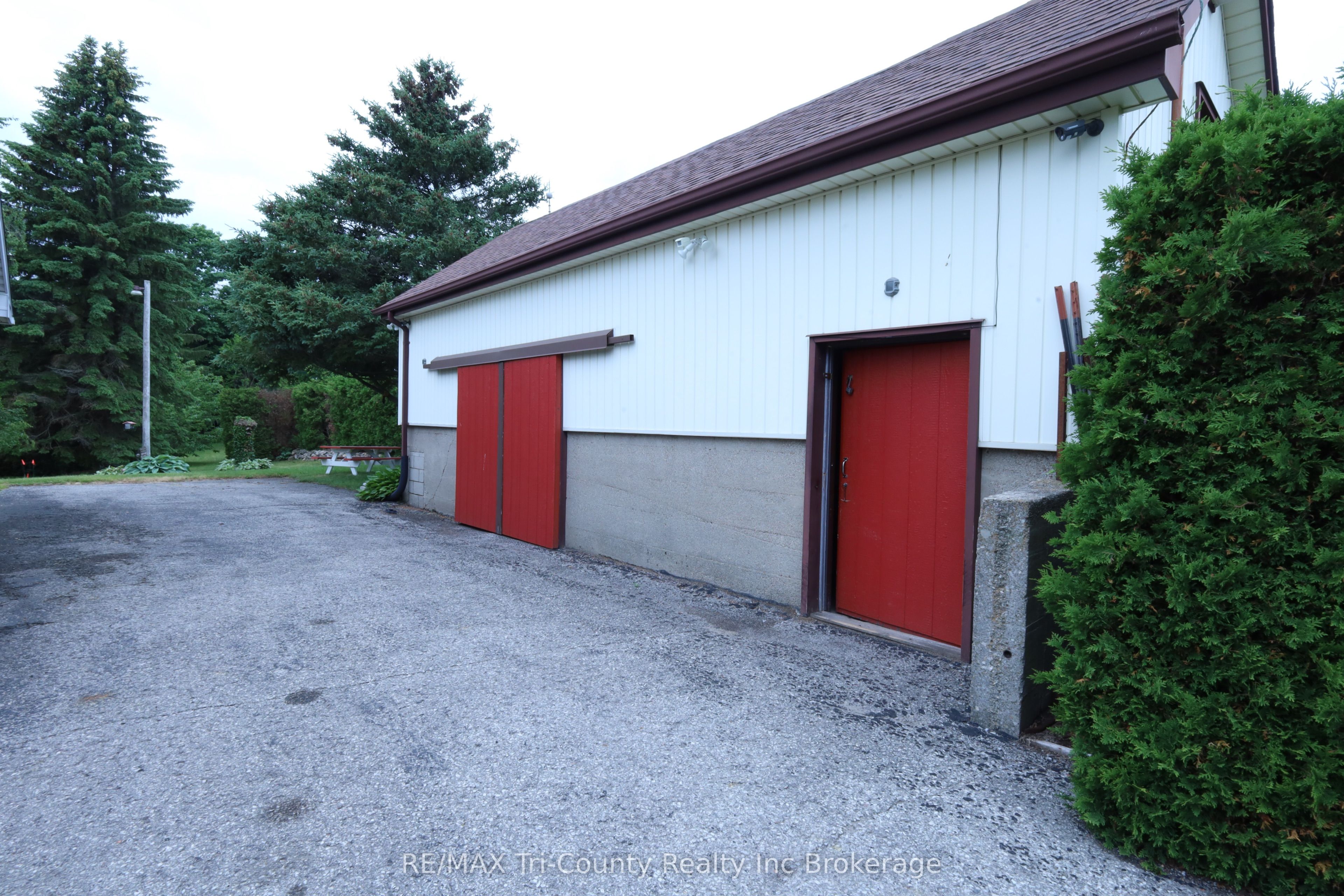 9113 Plank Road Property Photo 3