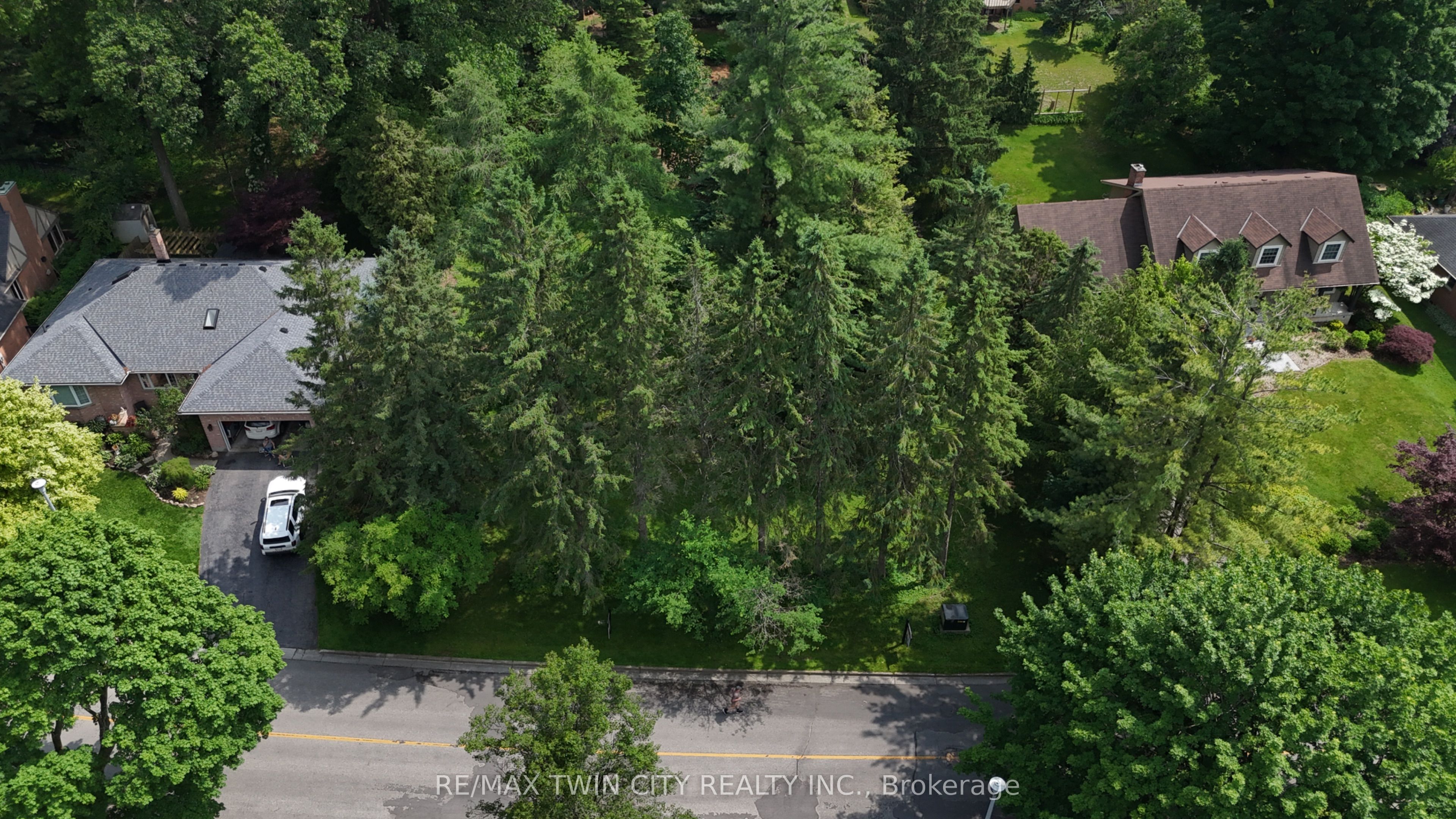 154 Mccall Crescent Property Photo 9