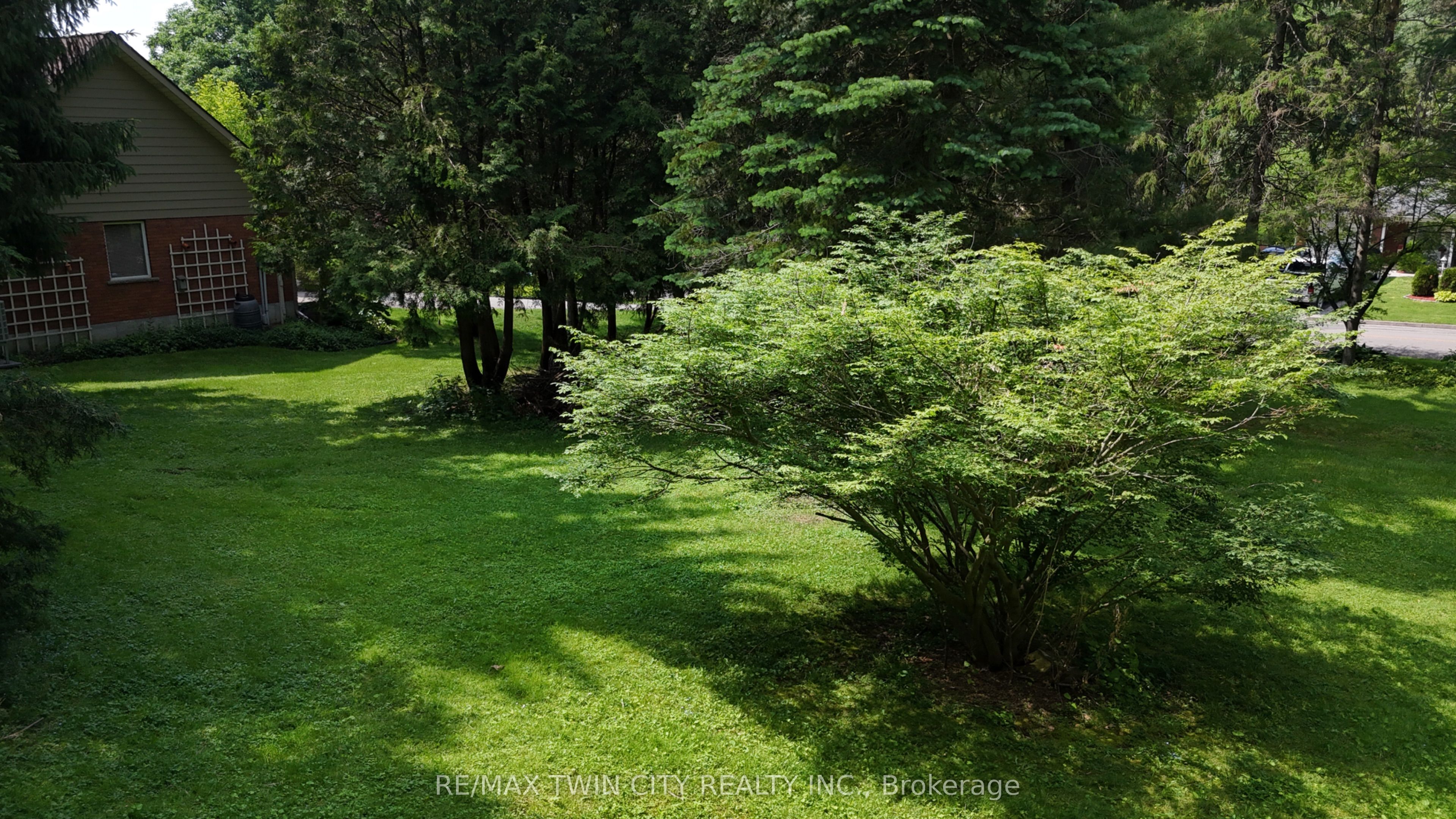 152 Mccall Crescent Property Photo 5