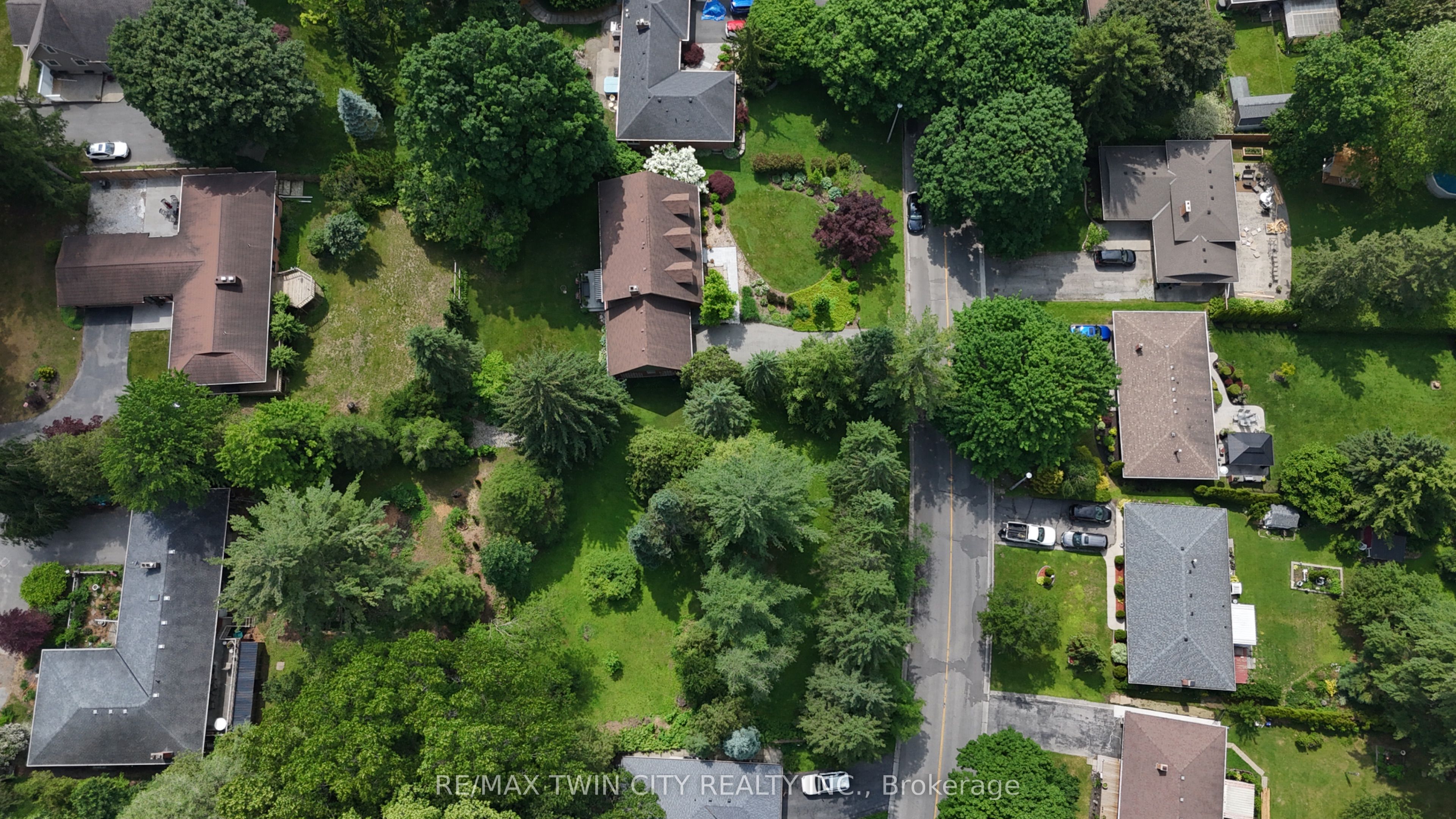 152 Mccall Crescent Property Photo 6