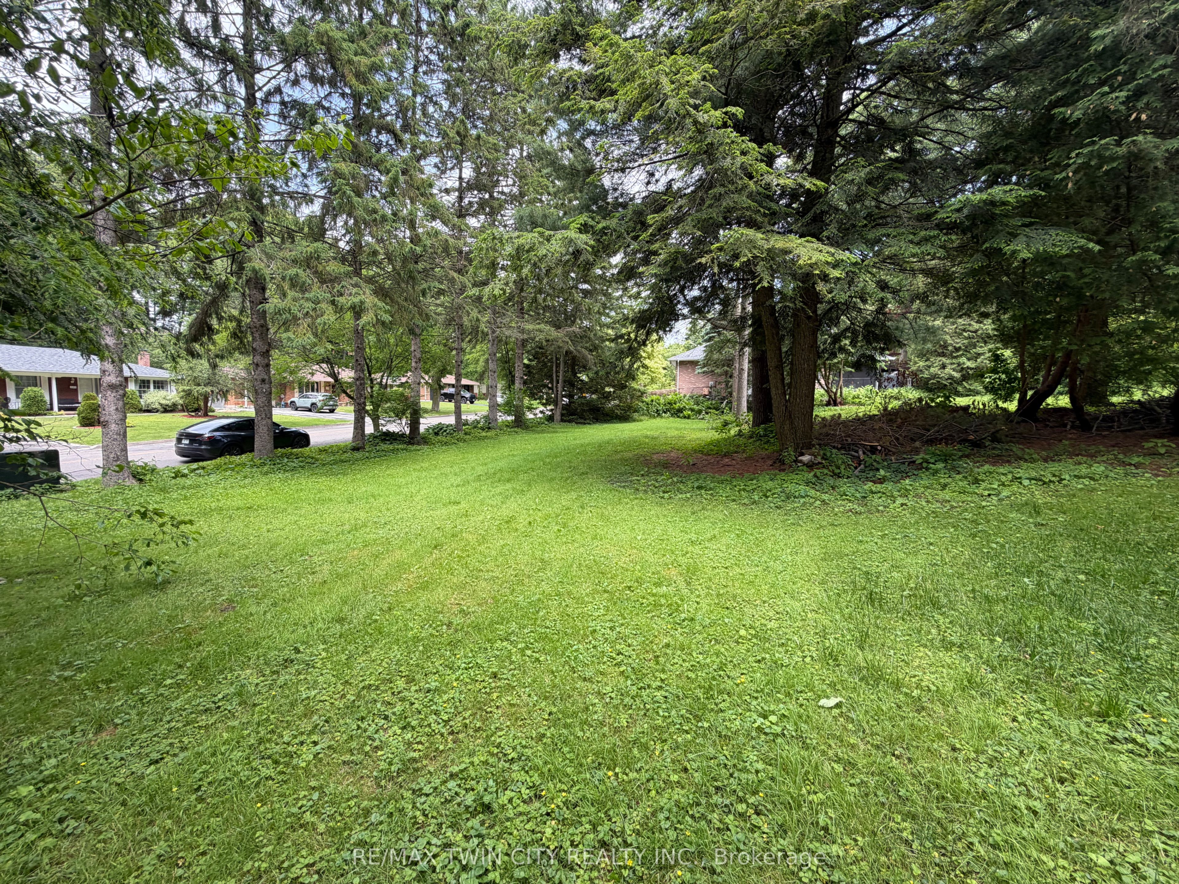 152 Mccall Crescent Property Photo 9