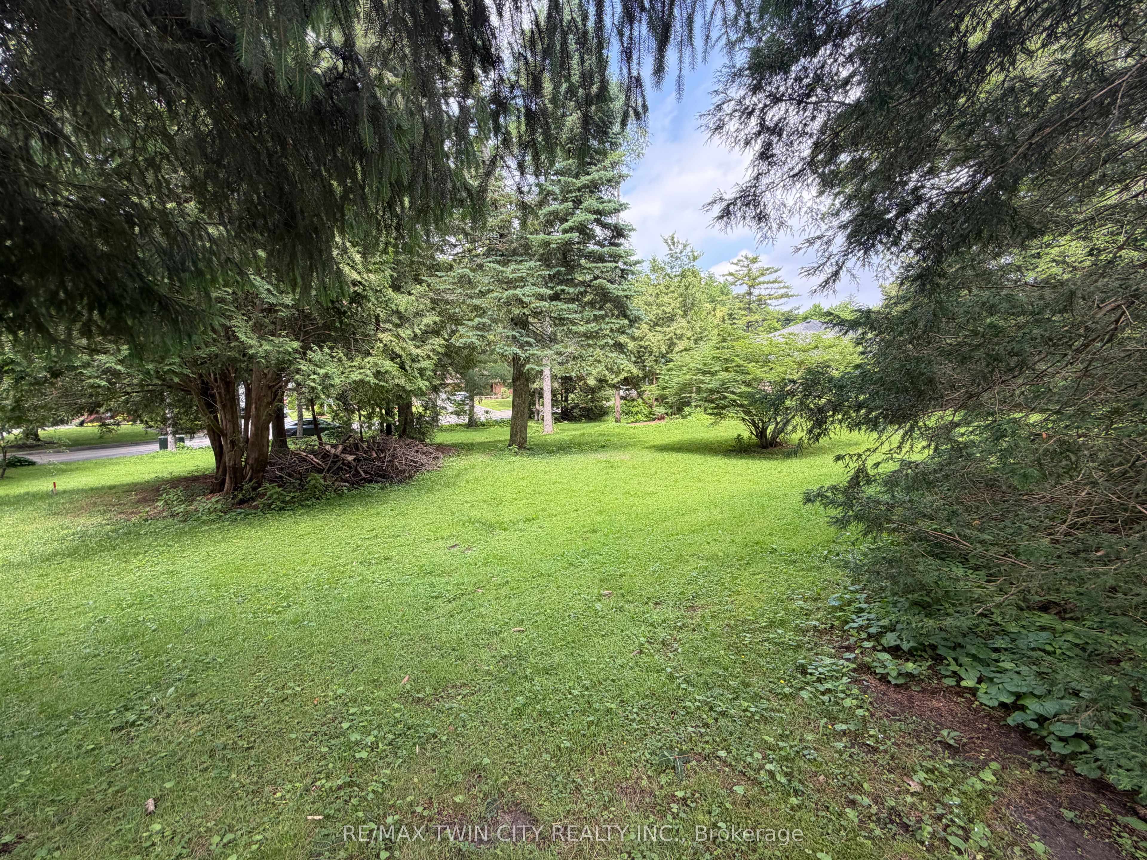 152 Mccall Crescent Property Photo 10