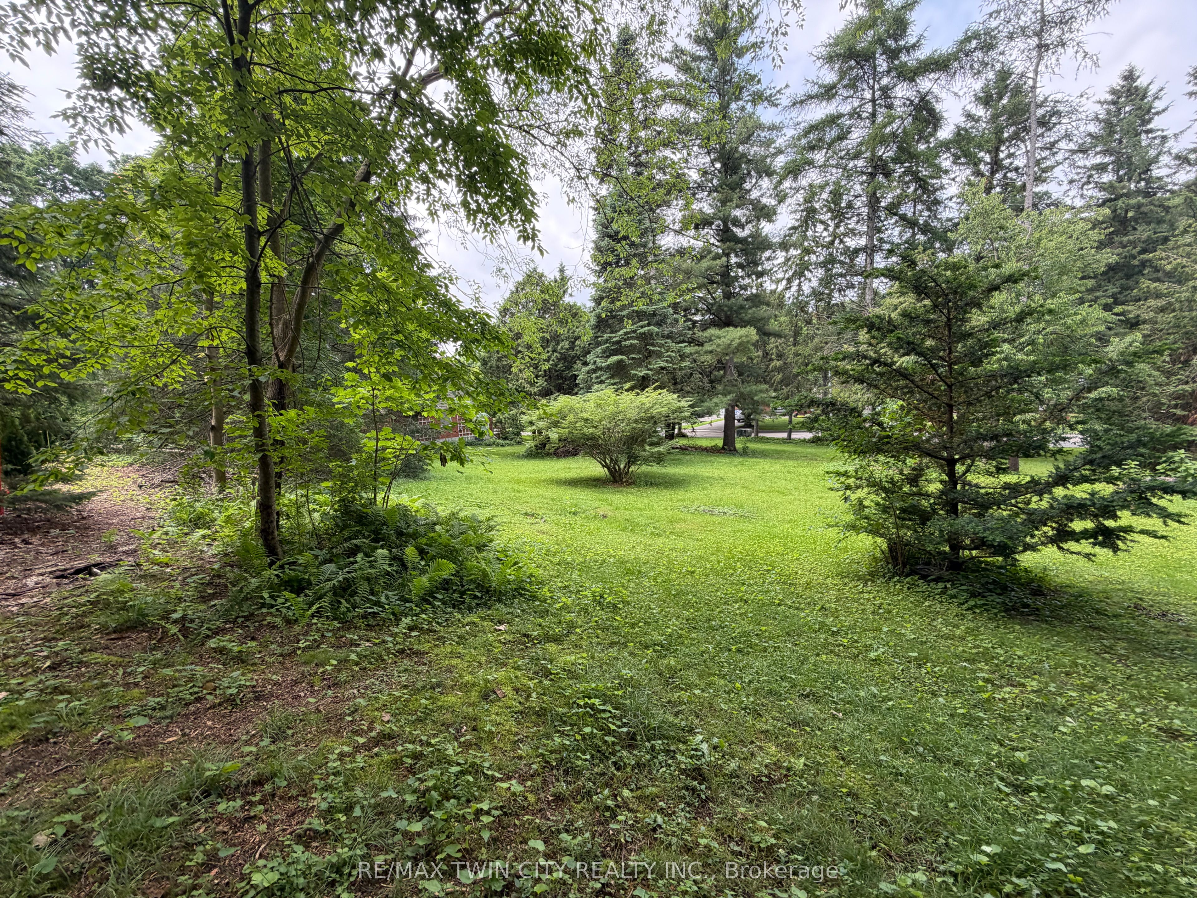 152 Mccall Crescent Property Photo 12