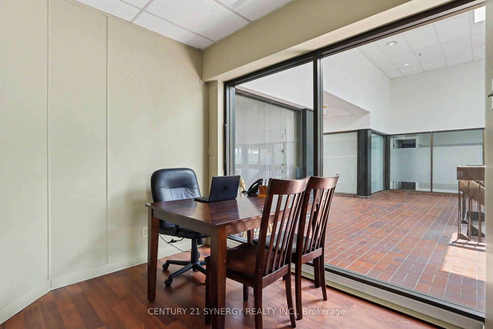 23 Beckwith Street N 203 Property Photo 4