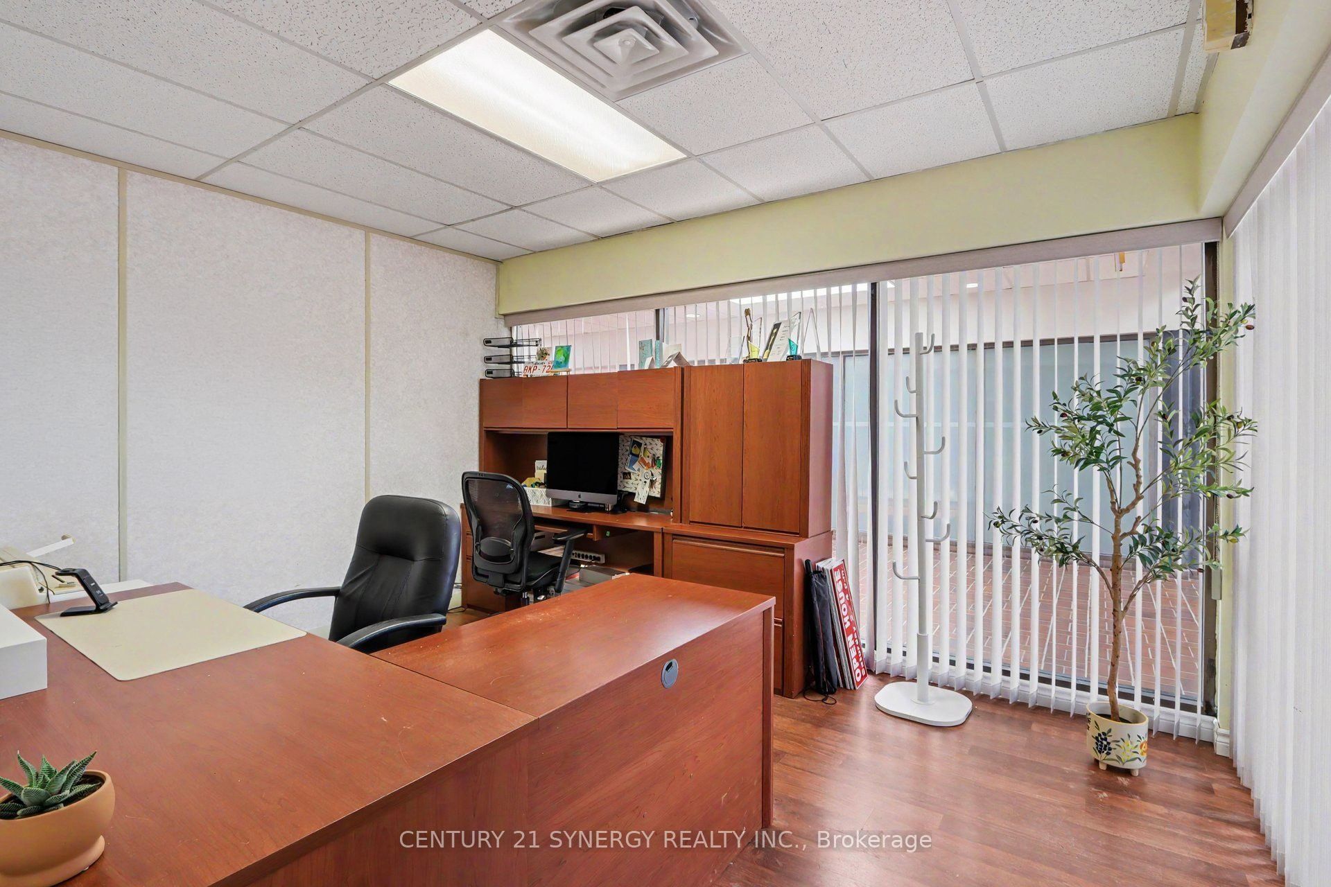 23 Beckwith Street N 203 Property Photo 8