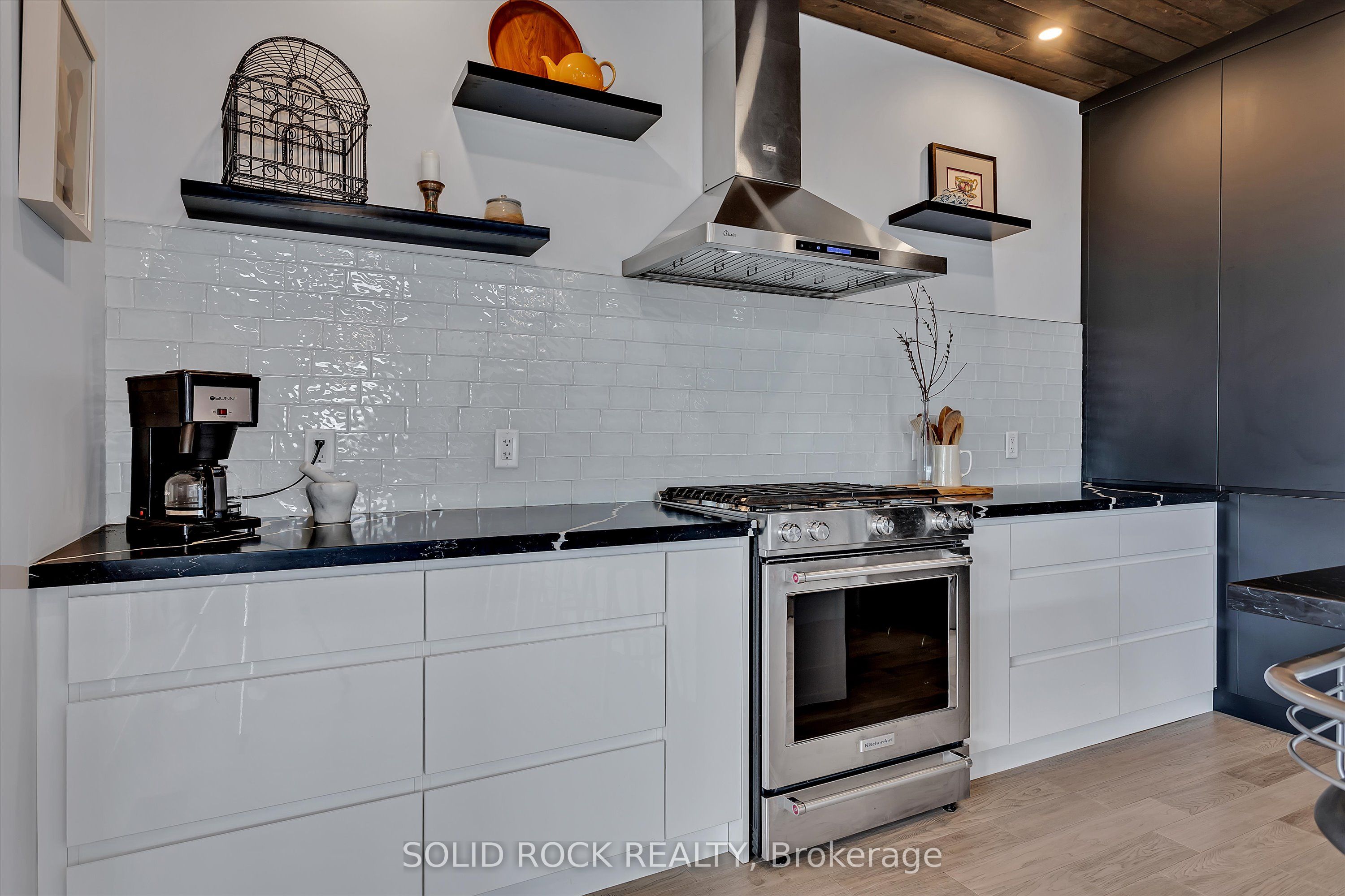 506 Catchmore Road Property Photo 7
