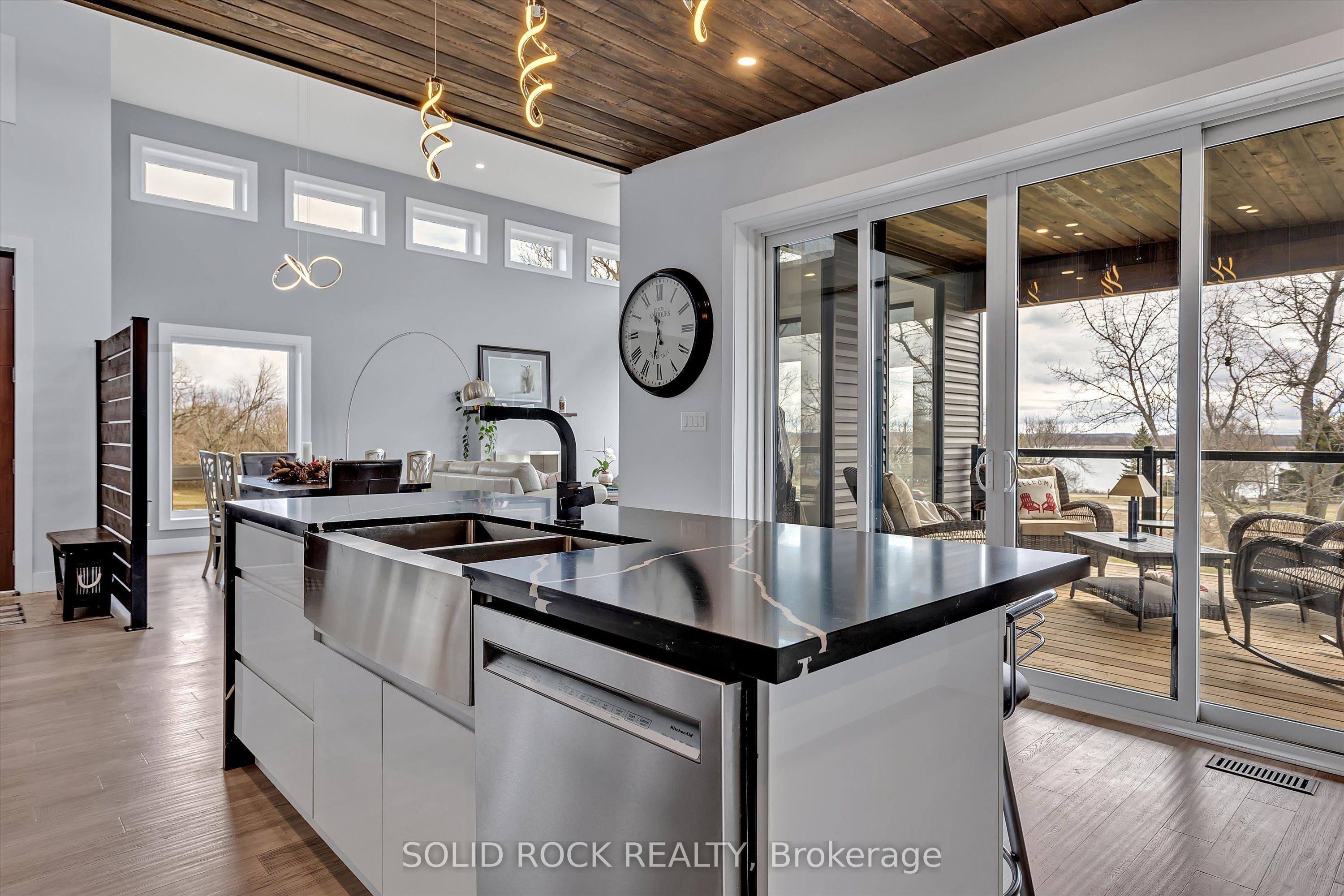 506 Catchmore Road Property Photo 8