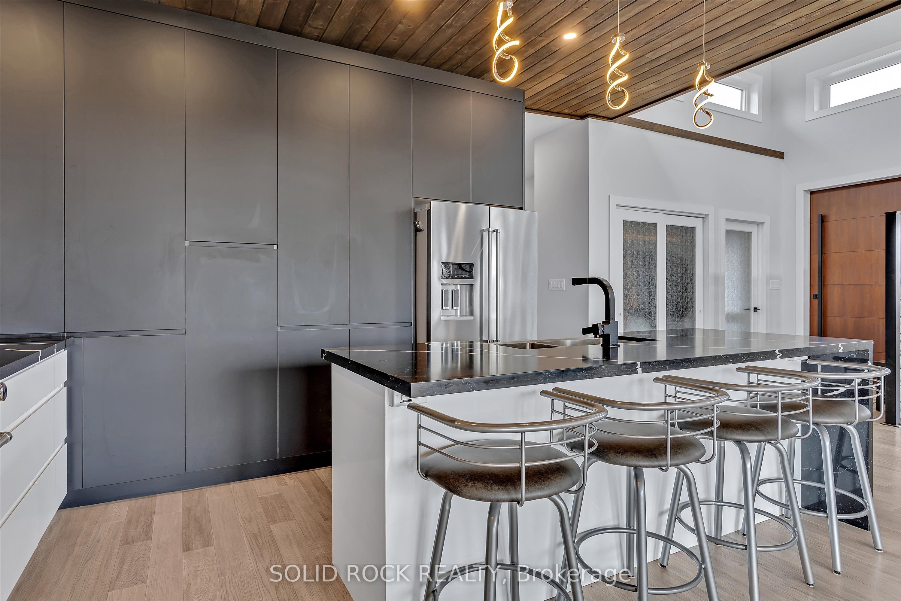 506 Catchmore Road Property Photo 9