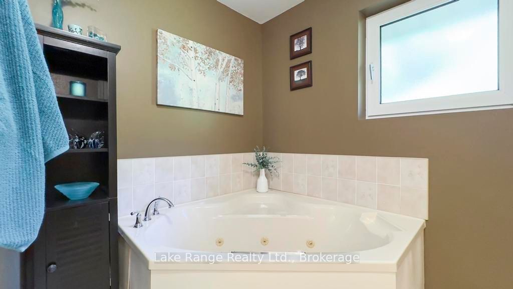 201 Shadywood Crescent Property Photo 13