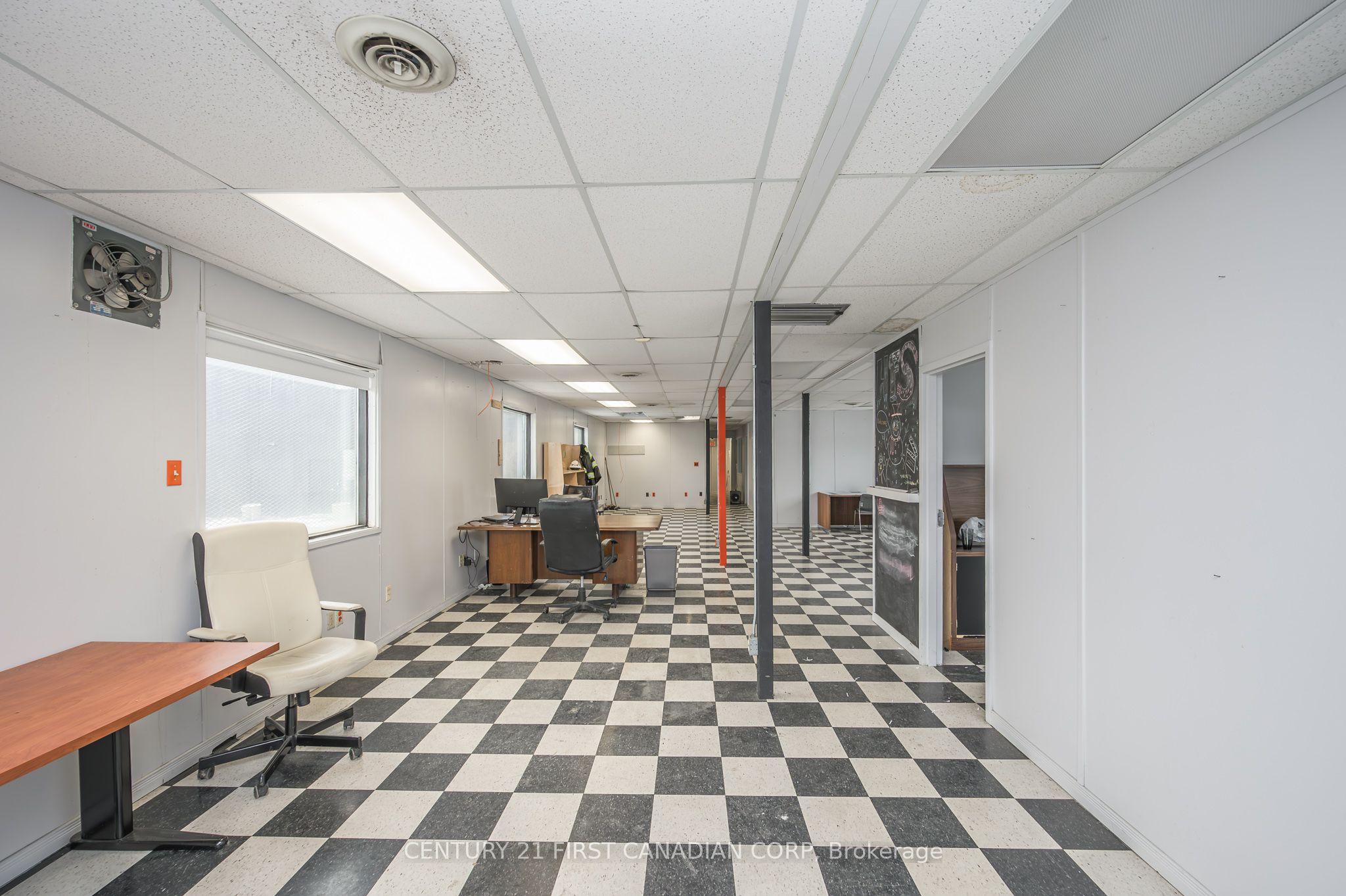 400 Wellington Street N Unit A Property Photo 6