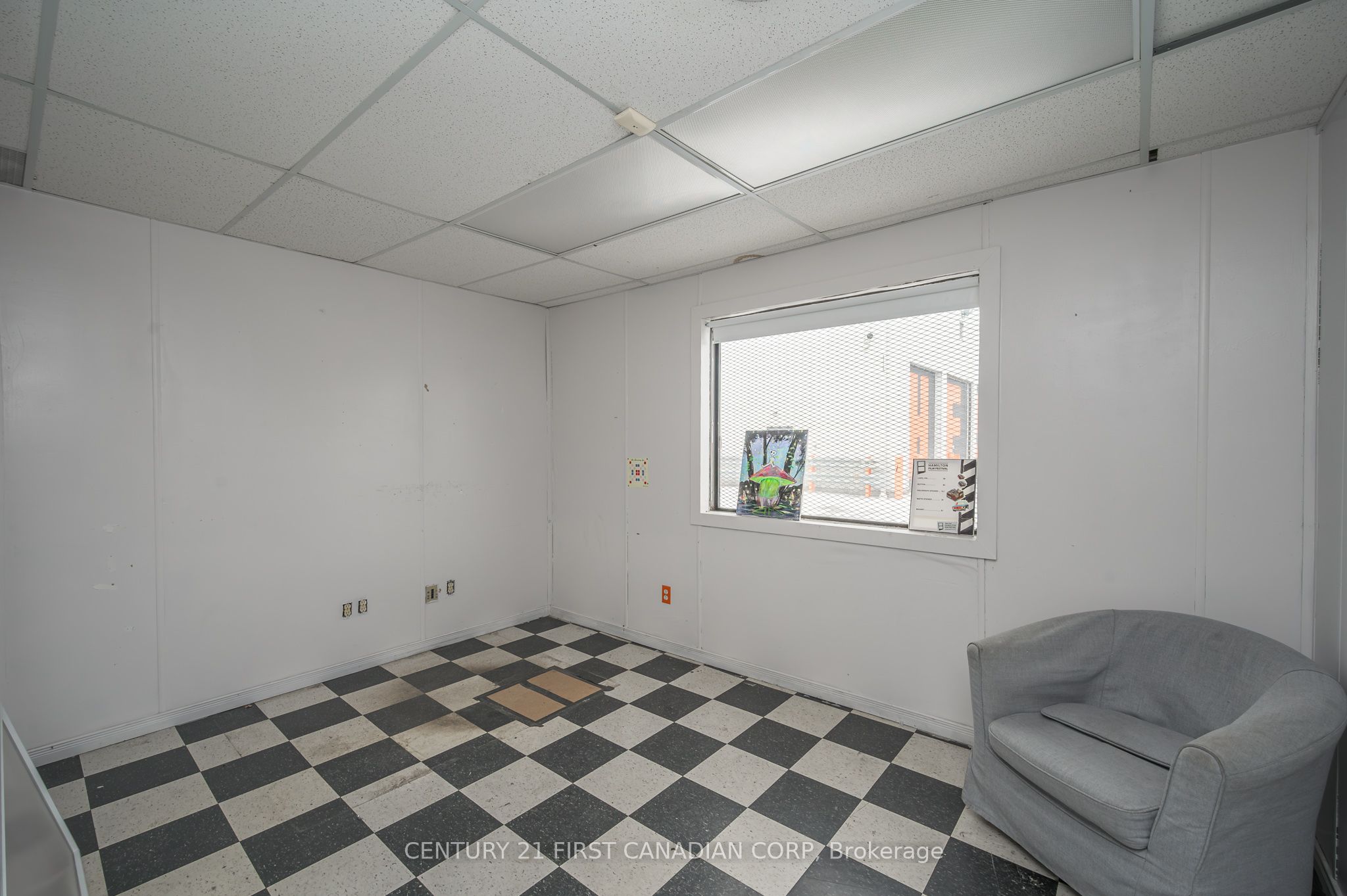 400 Wellington Street N Unit A Property Photo 8
