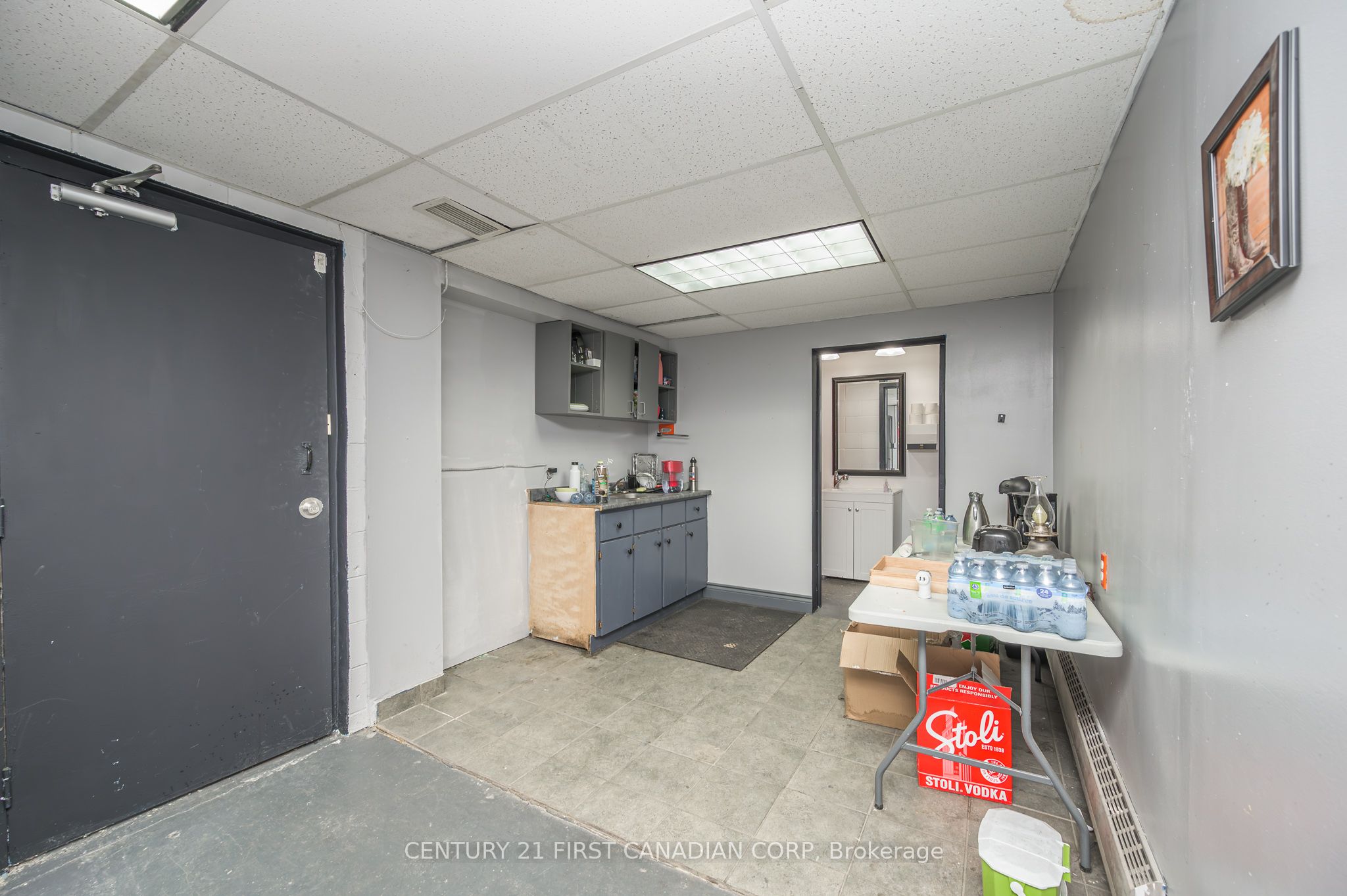 400 Wellington Street N Unit A Property Photo 9