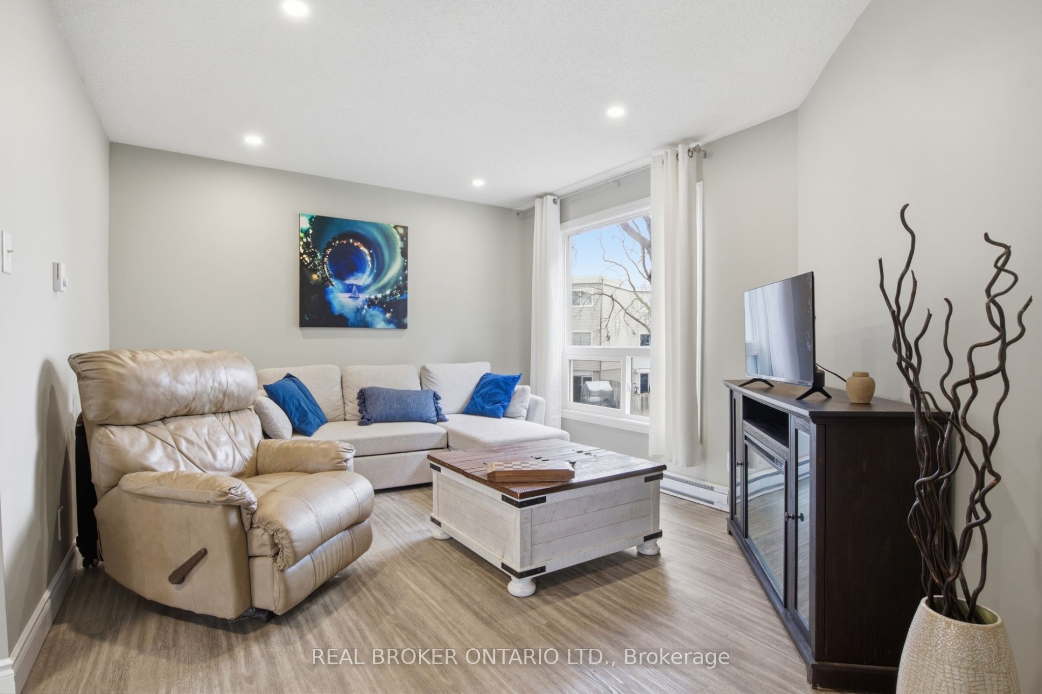 60 Elmsdale Drive 46 Property Photo 16