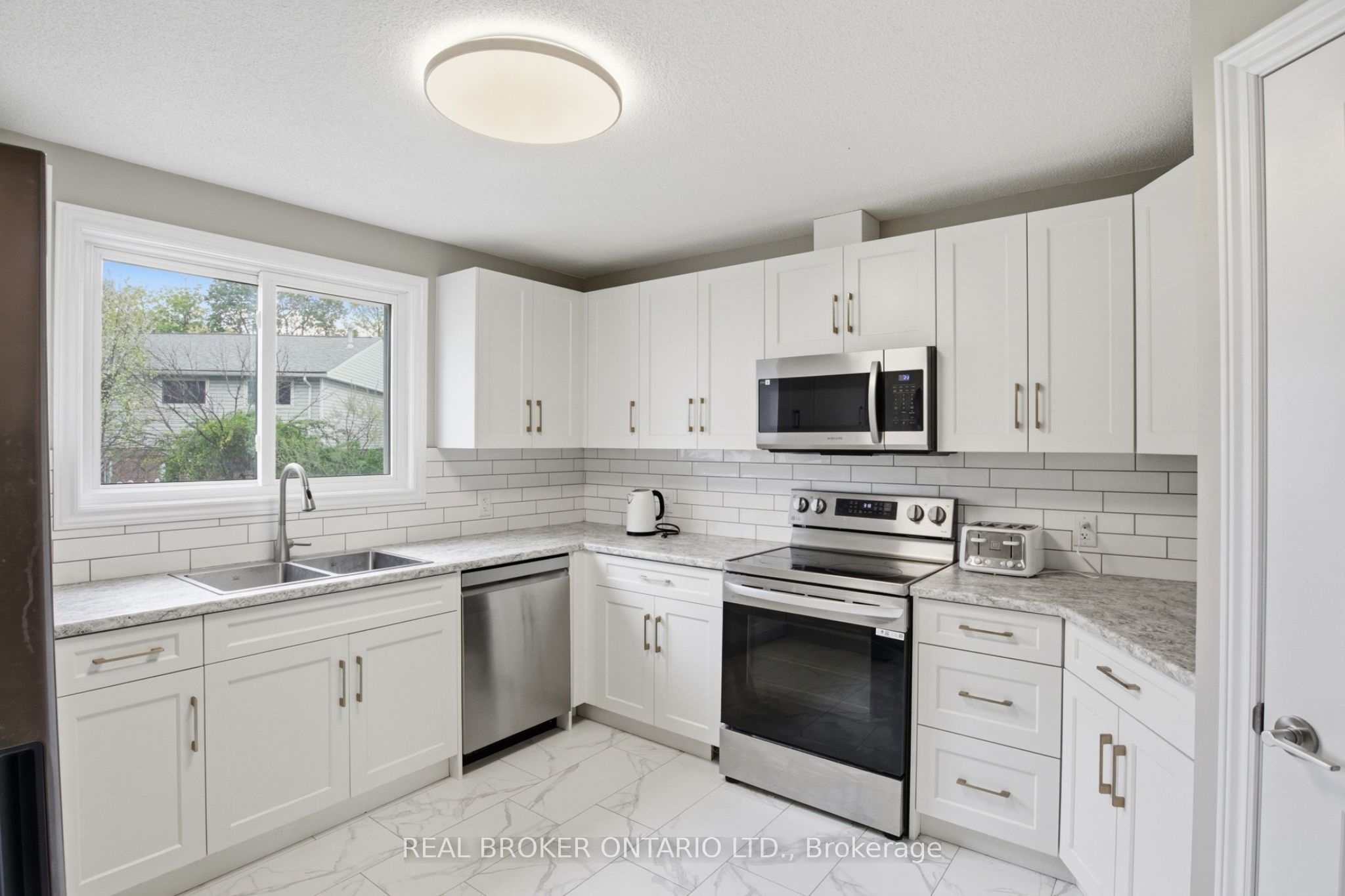 60 Elmsdale Drive 46 Property Photo 20