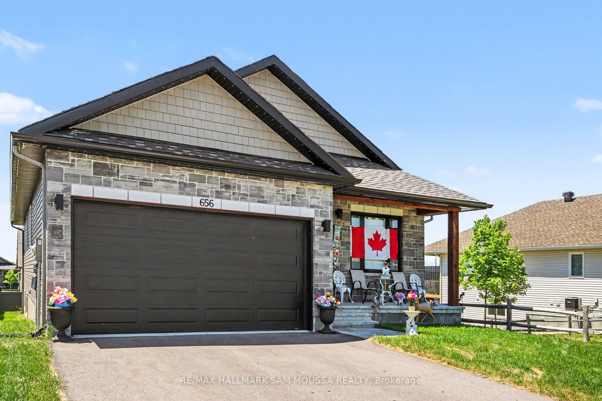 656 Bracewell Street Property Photo 3