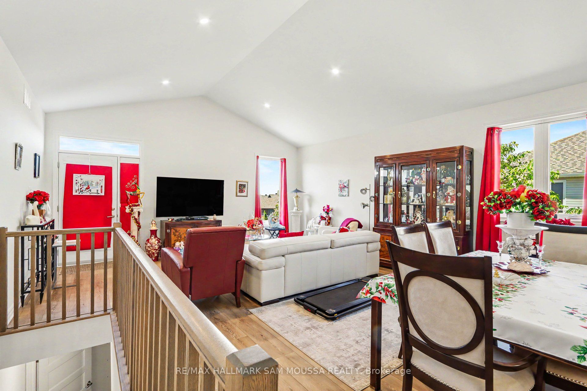 656 Bracewell Street Property Photo 6