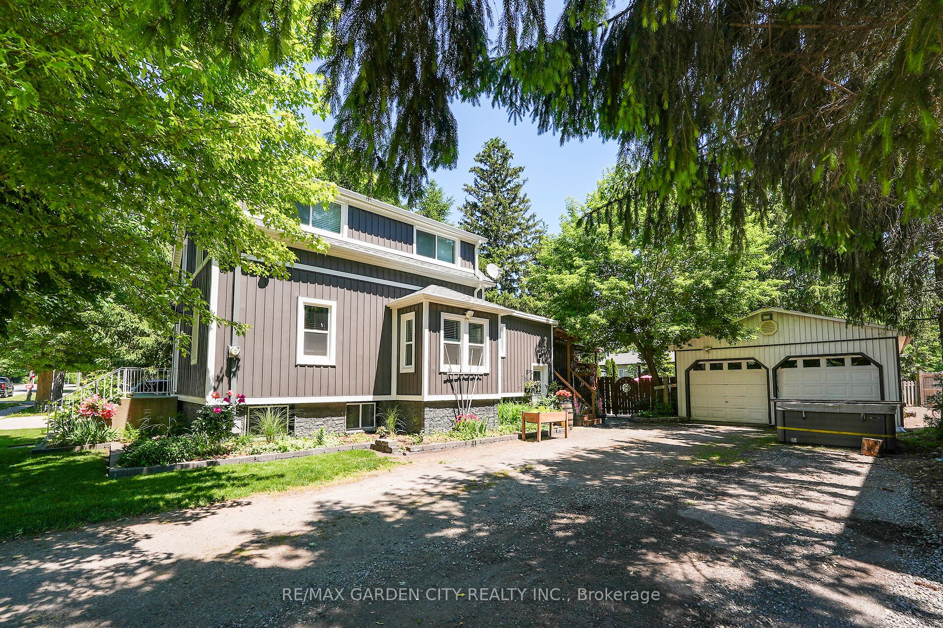 3555 Campden Road Property Photo 3