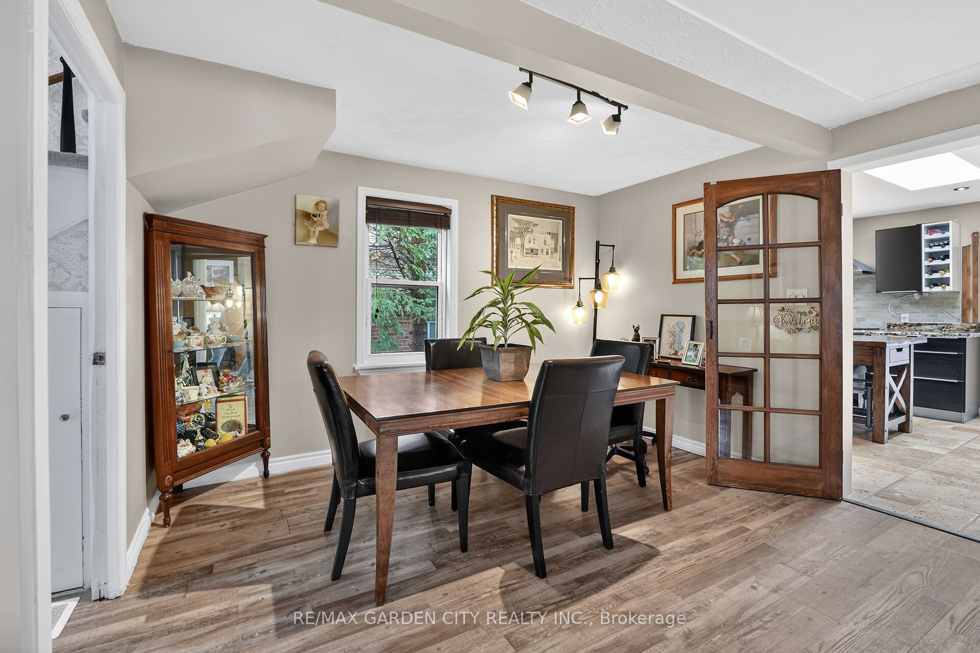 3555 Campden Road Property Photo 12
