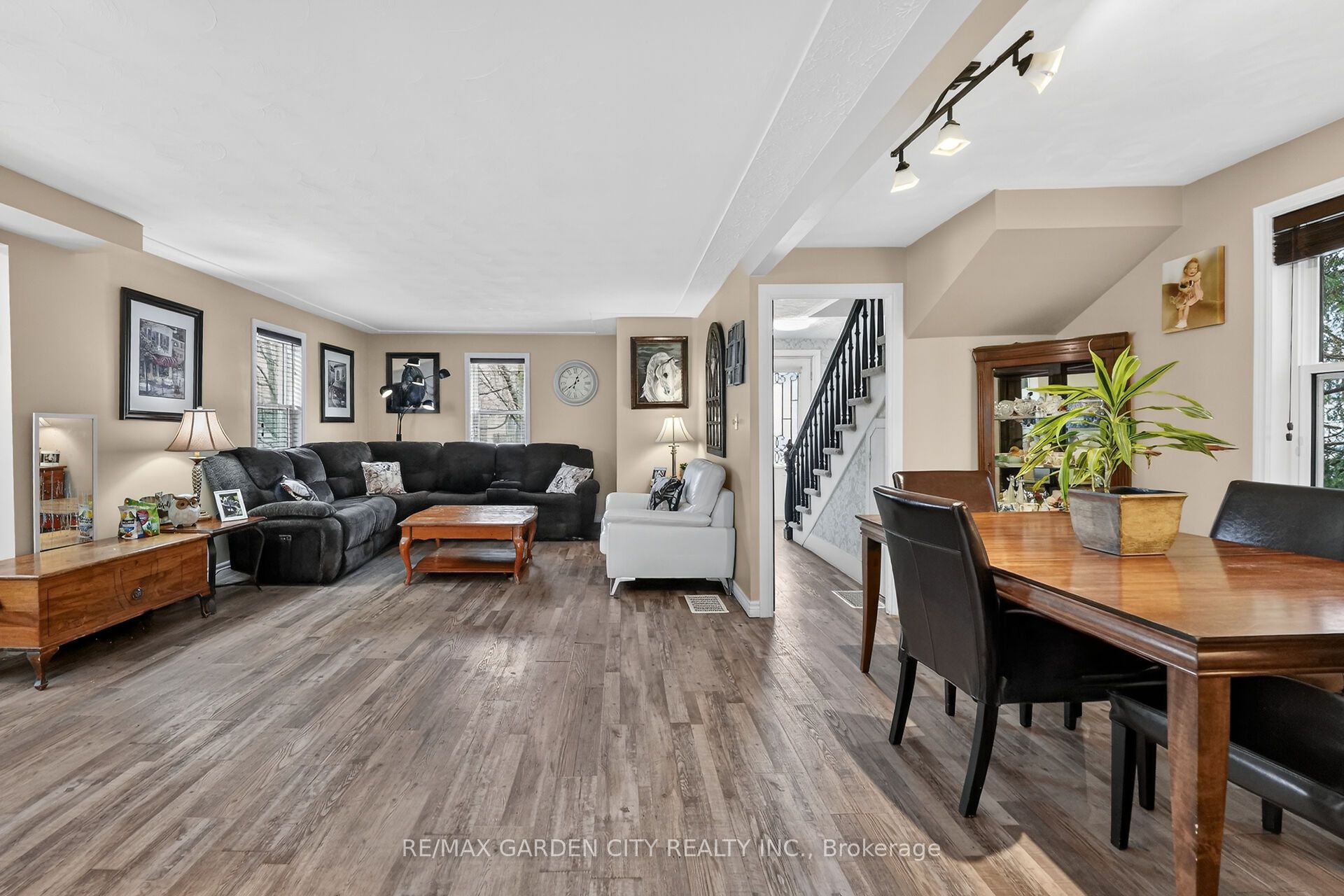 3555 Campden Road Property Photo 13