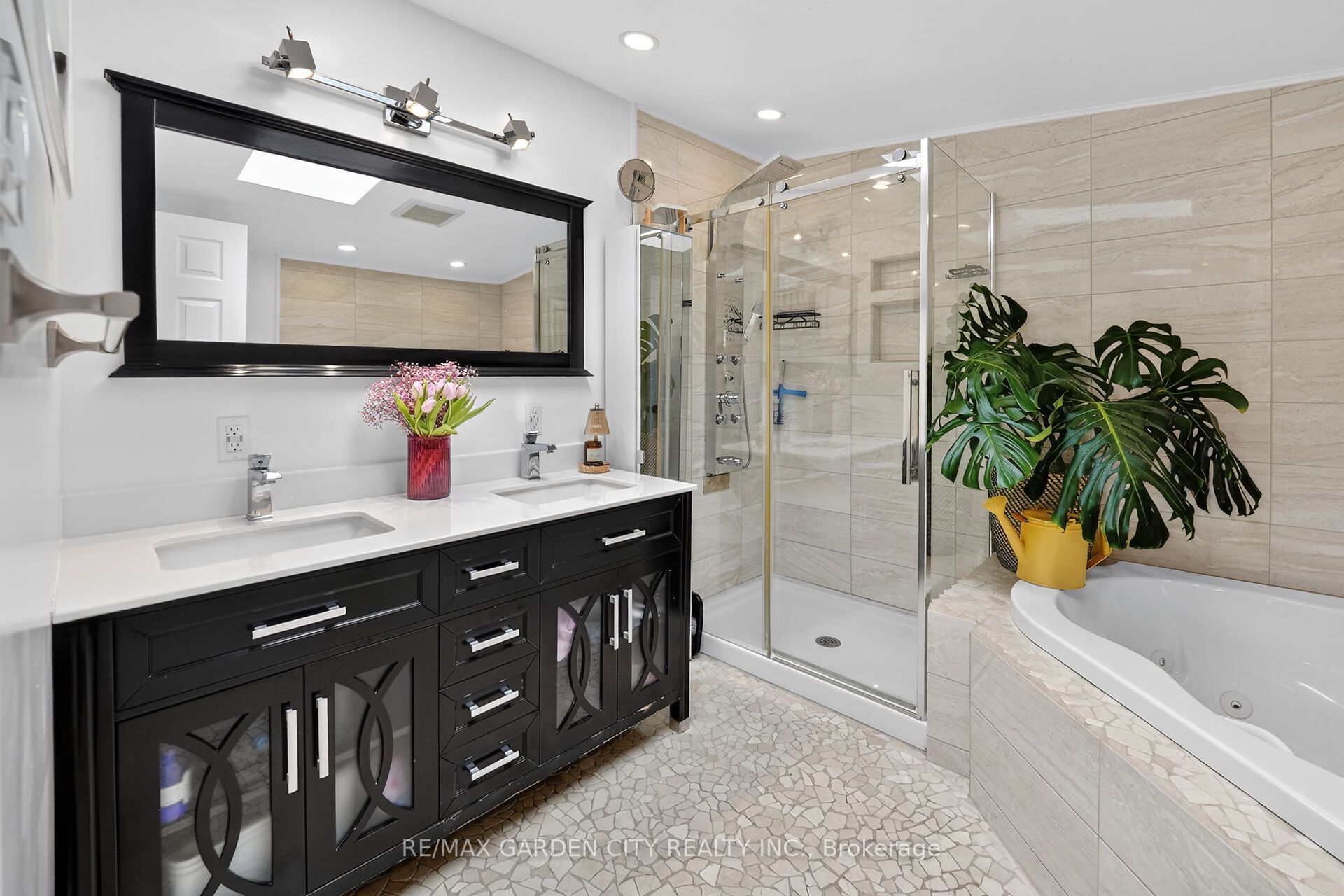3555 Campden Road Property Photo 17