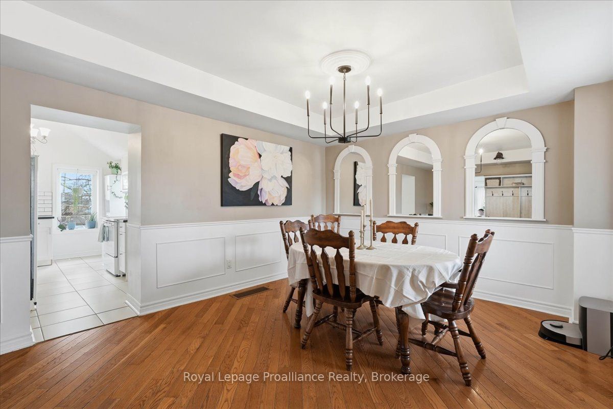 209 Dundas St. E. Property Photo 2