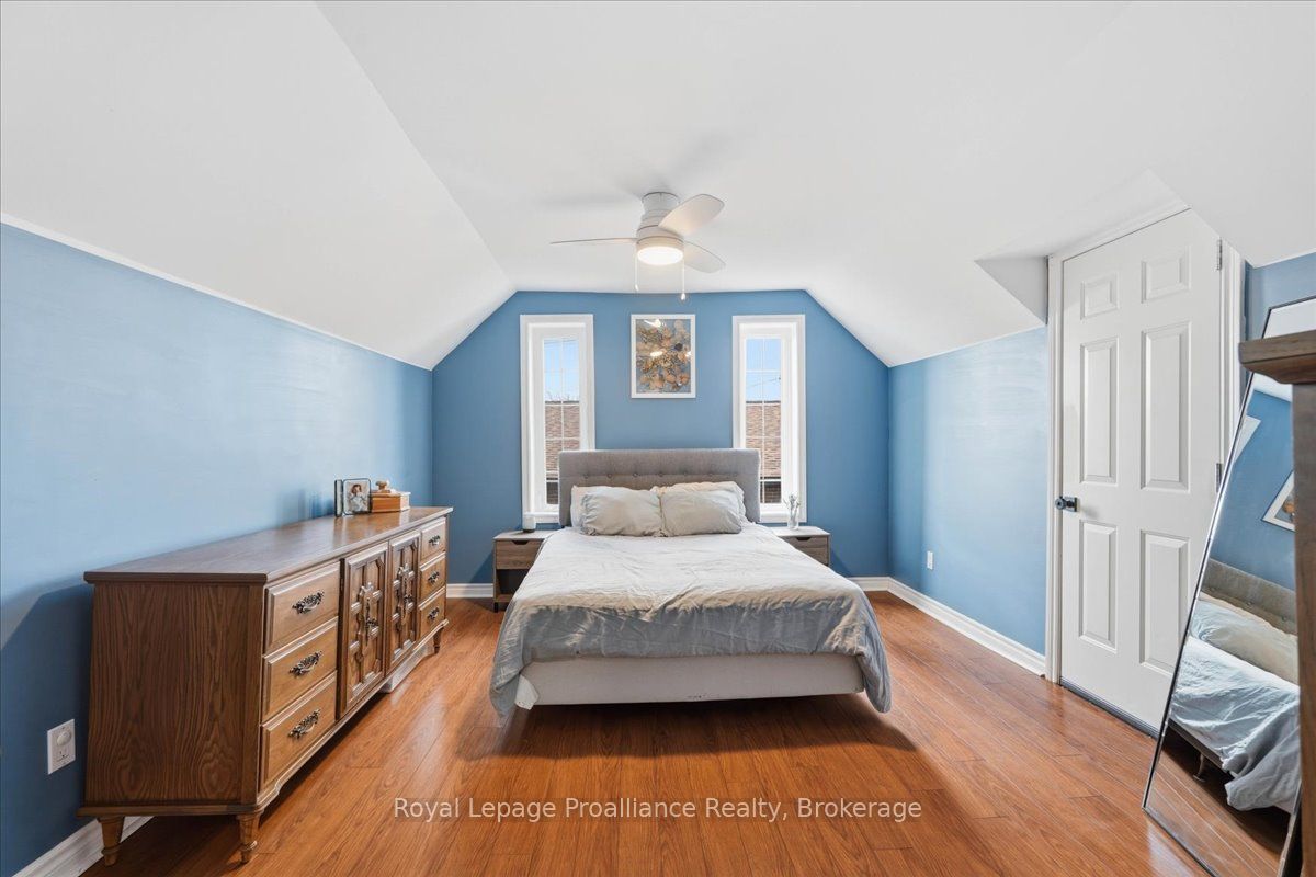 209 Dundas St. E. Property Photo 17