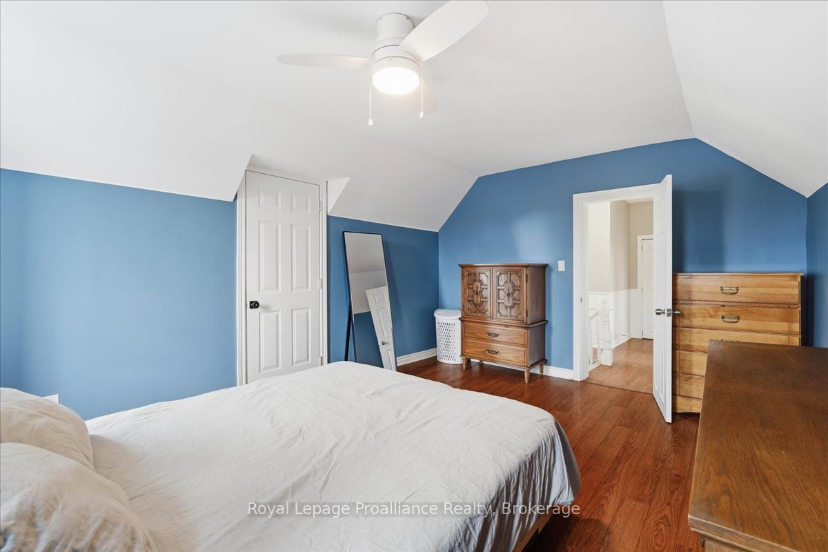 209 Dundas St. E. Property Photo 18