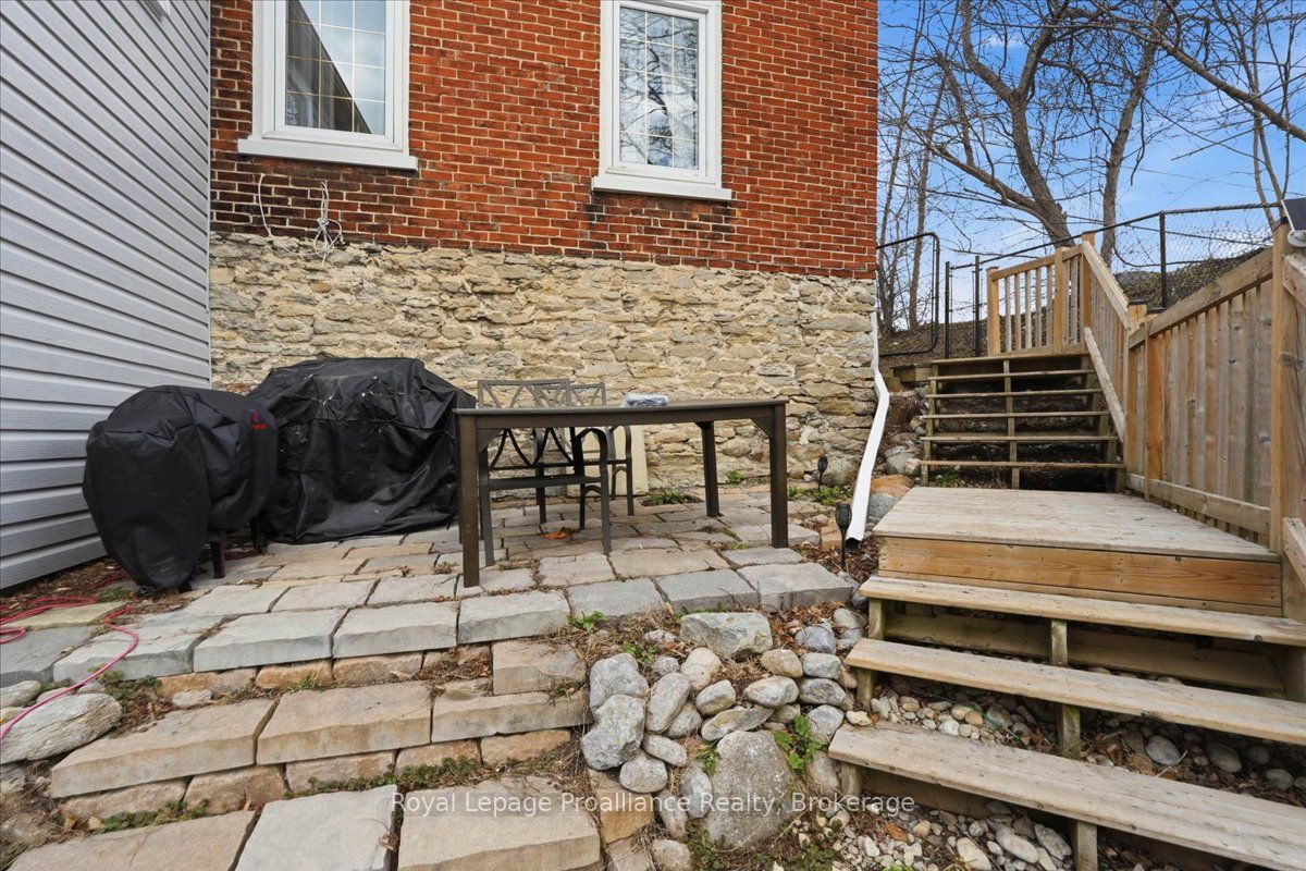 209 Dundas St. E. Property Photo 25