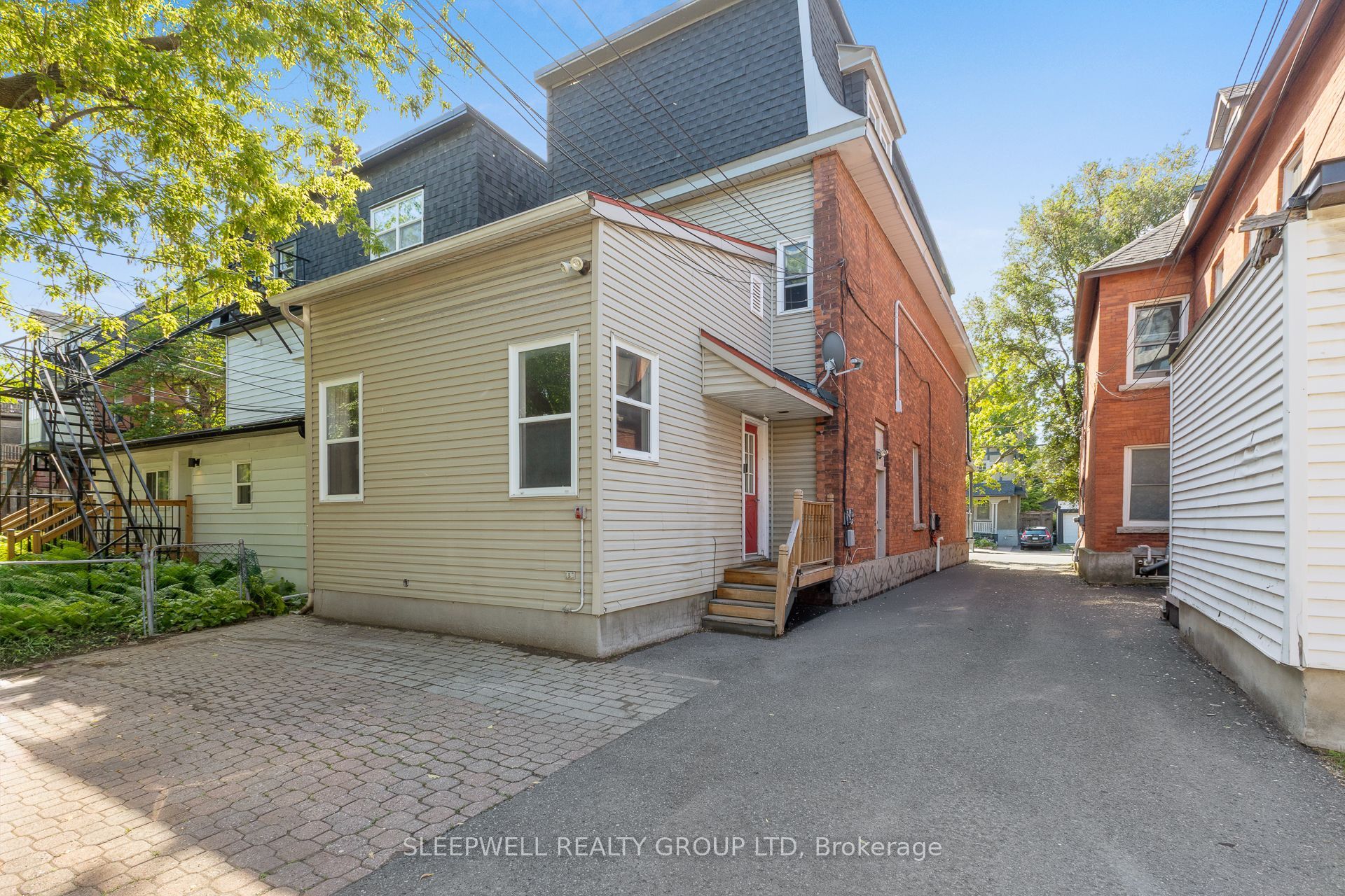 389 Daly Avenue Property Photo 3