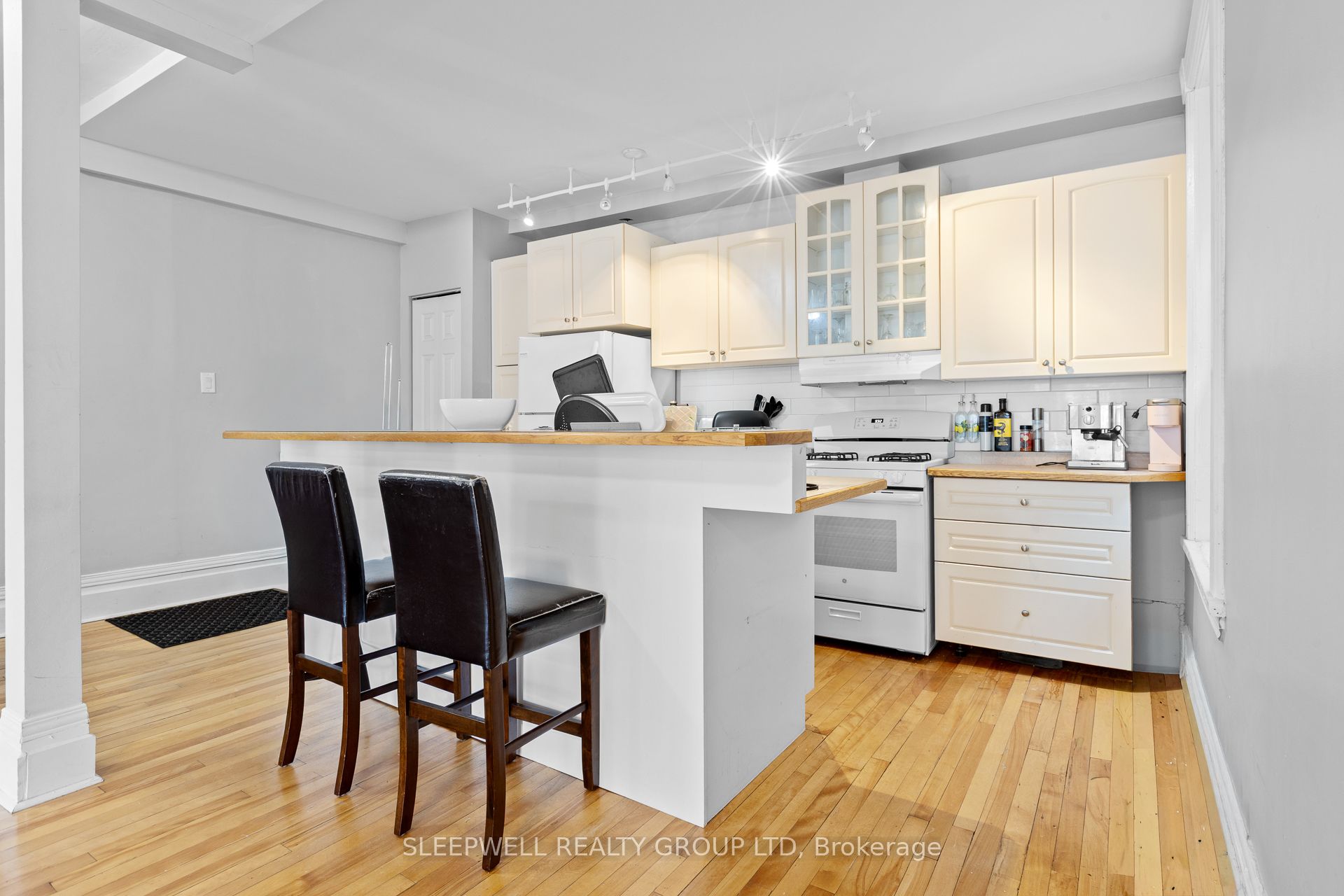 389 Daly Avenue Property Photo 6