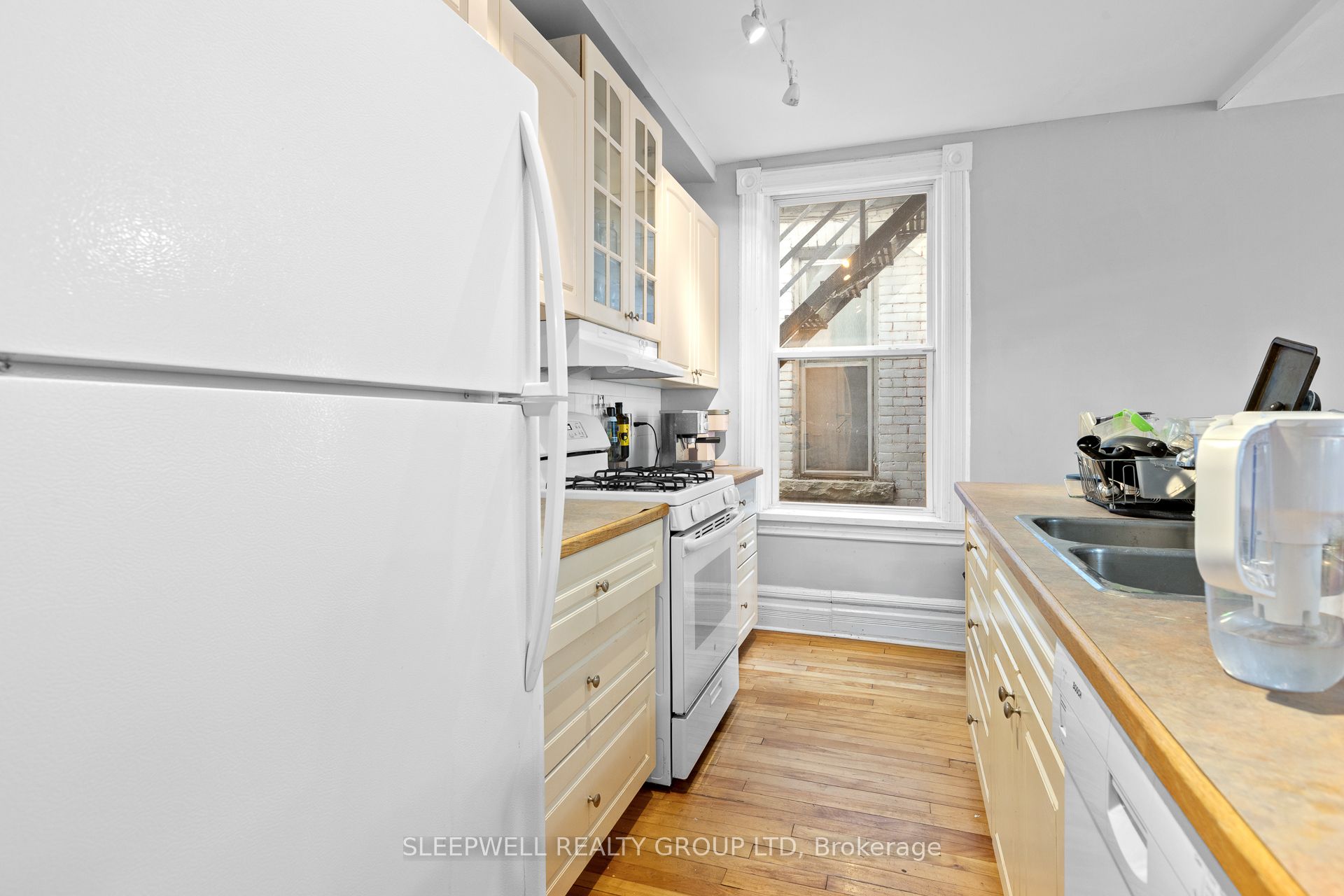 389 Daly Avenue Property Photo 8