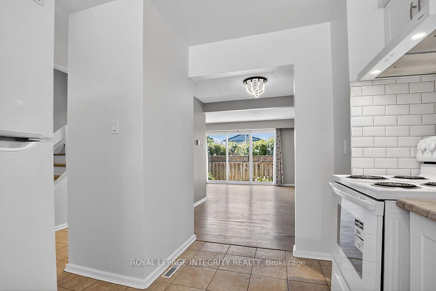 427 Moodie Drive Property Photo 6