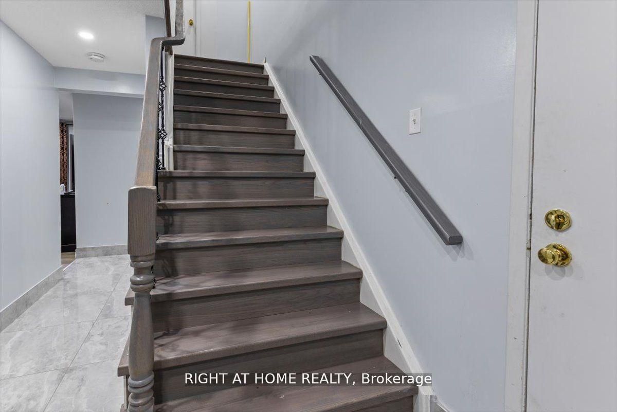275 Tagge Crescent Property Photo 10