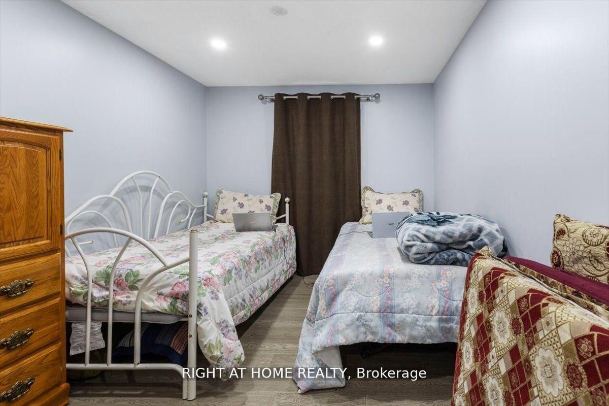 275 Tagge Crescent Property Photo 13